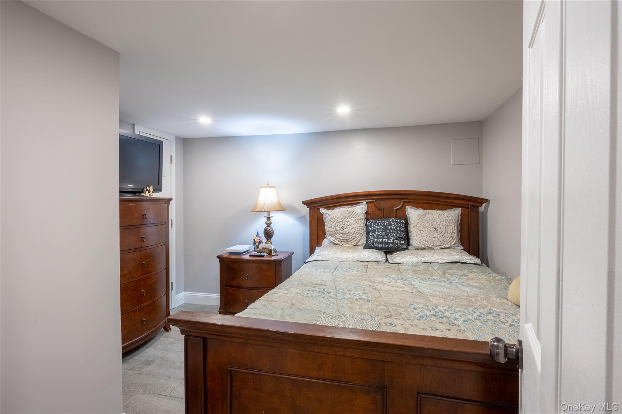 6 Edgewood Avenue, Port Jefferson, NY 11777