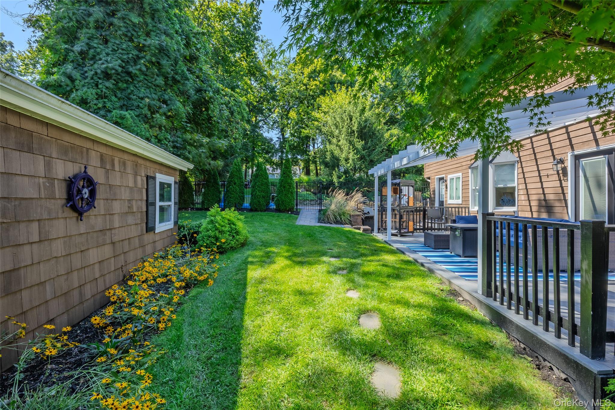 6 Edgewood Avenue, Port Jefferson, NY 11777