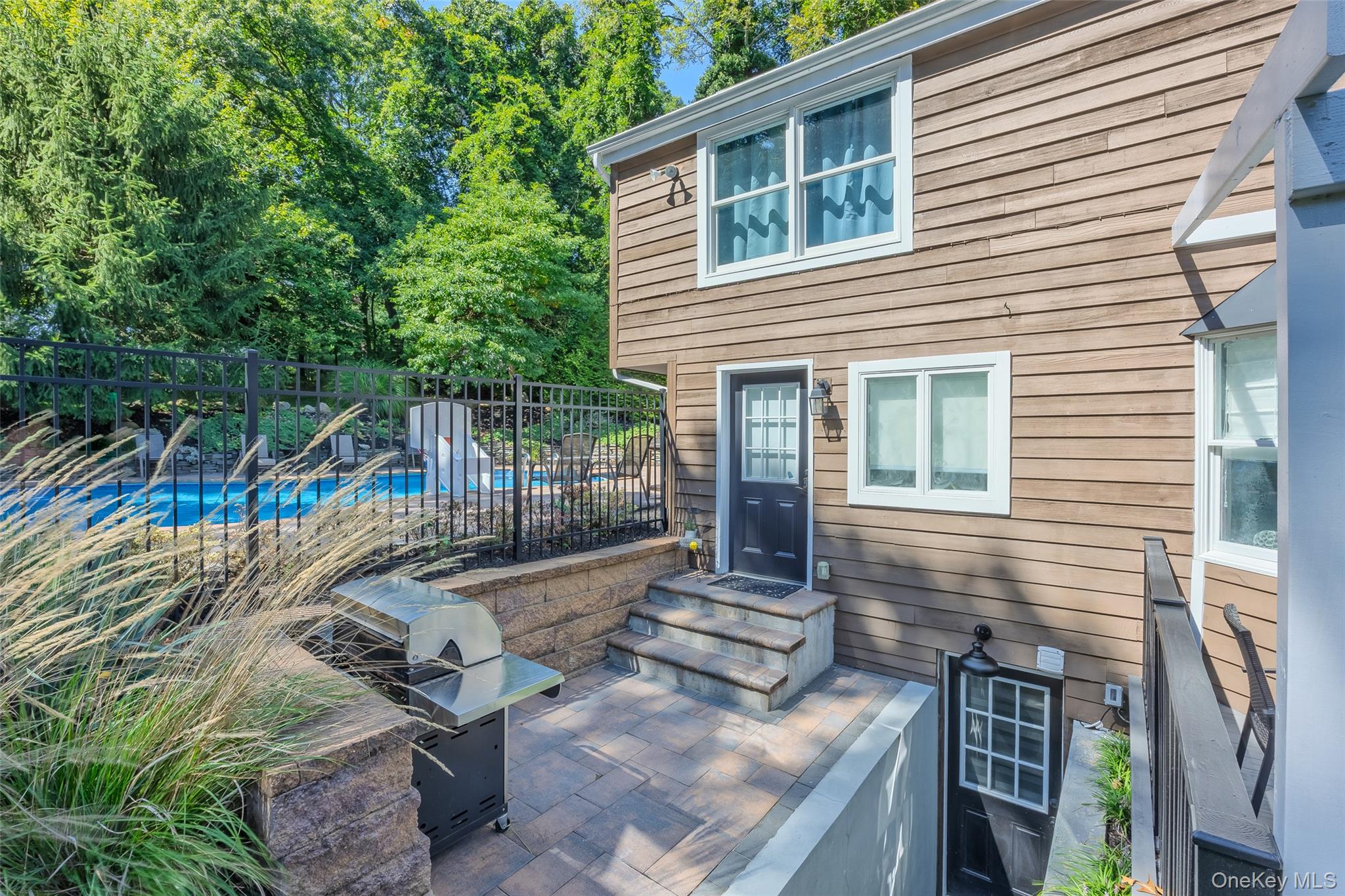 6 Edgewood Avenue, Port Jefferson, NY 11777