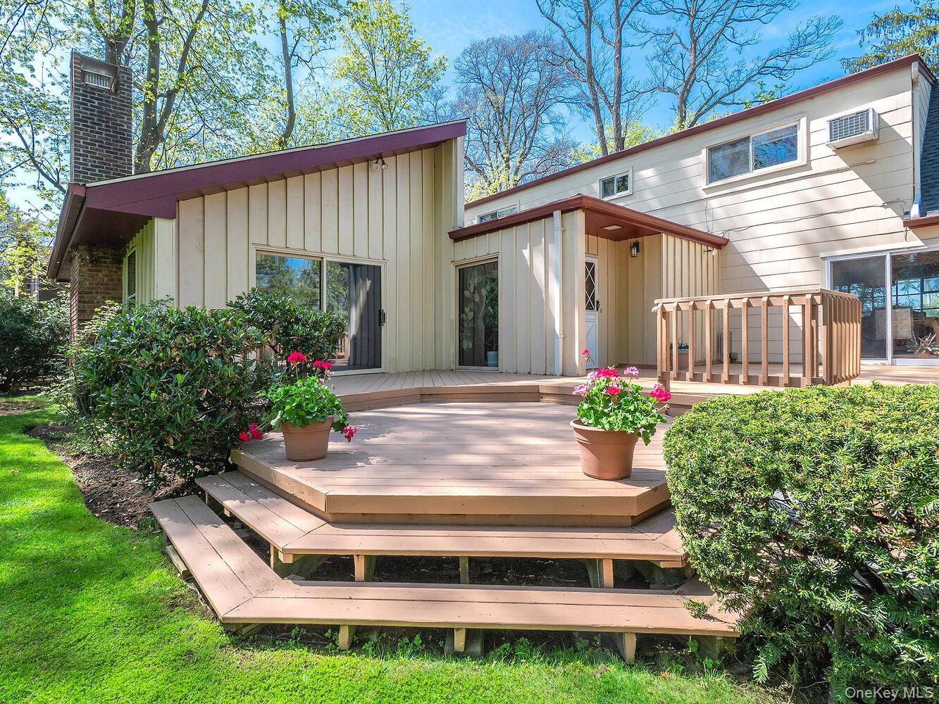 2 Stonytown Road, Manhasset, NY 11030