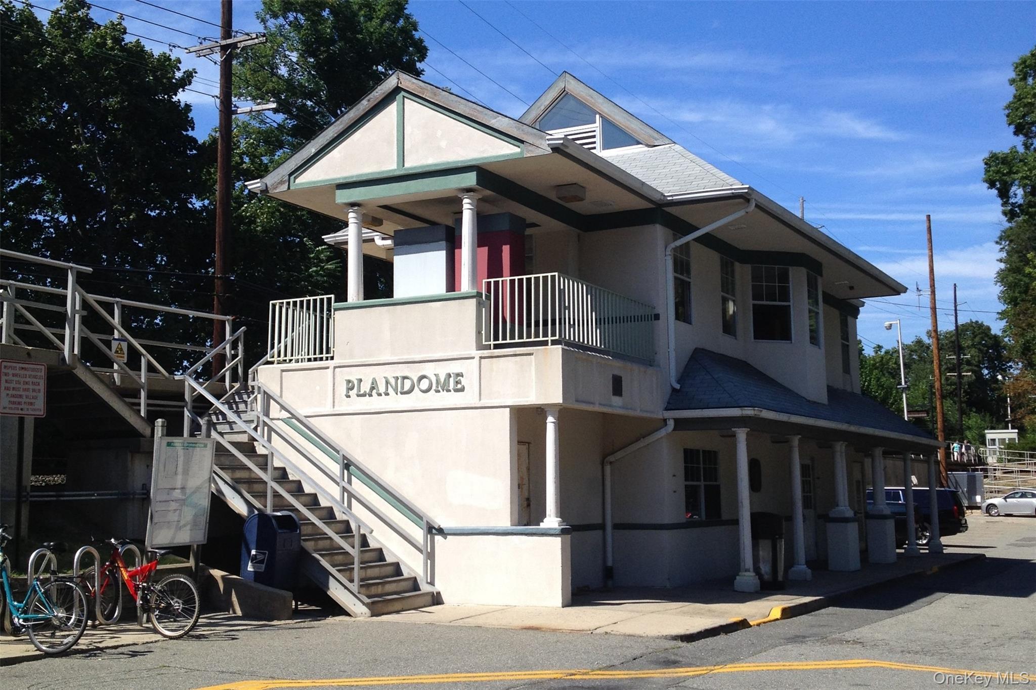 2 Stonytown Road, Manhasset, NY 11030