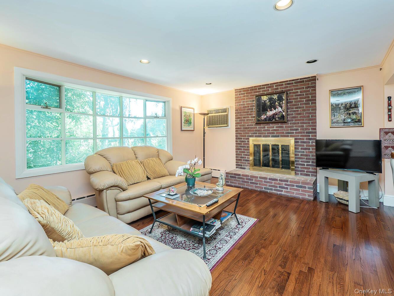 2 Stonytown Road, Manhasset, NY 11030