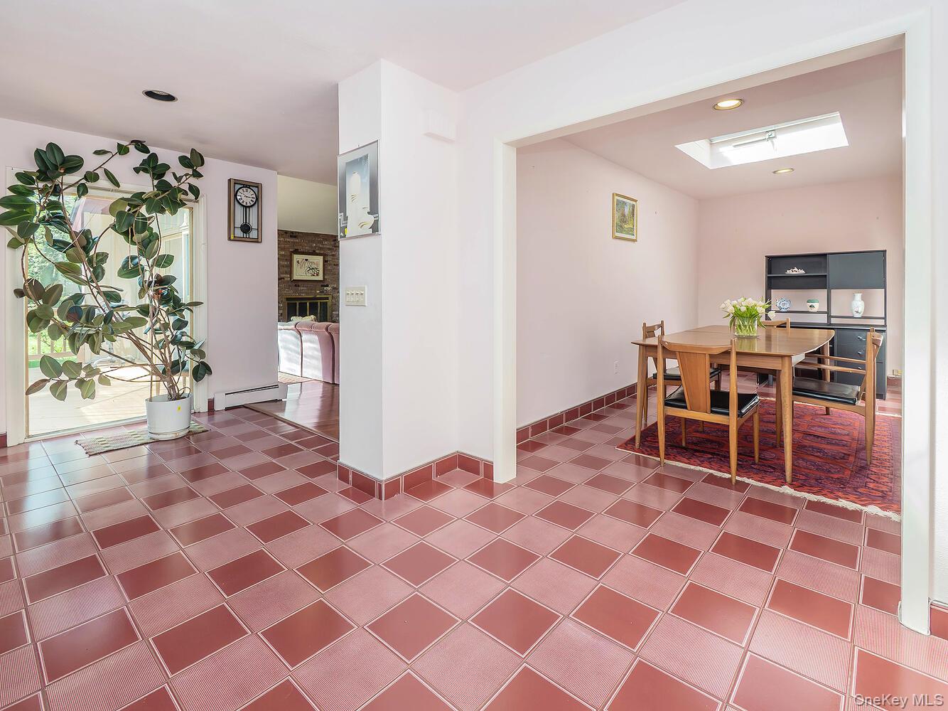 2 Stonytown Road, Manhasset, NY 11030