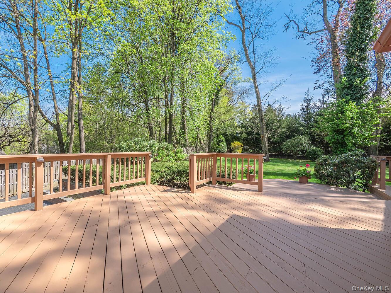 2 Stonytown Road, Manhasset, NY 11030