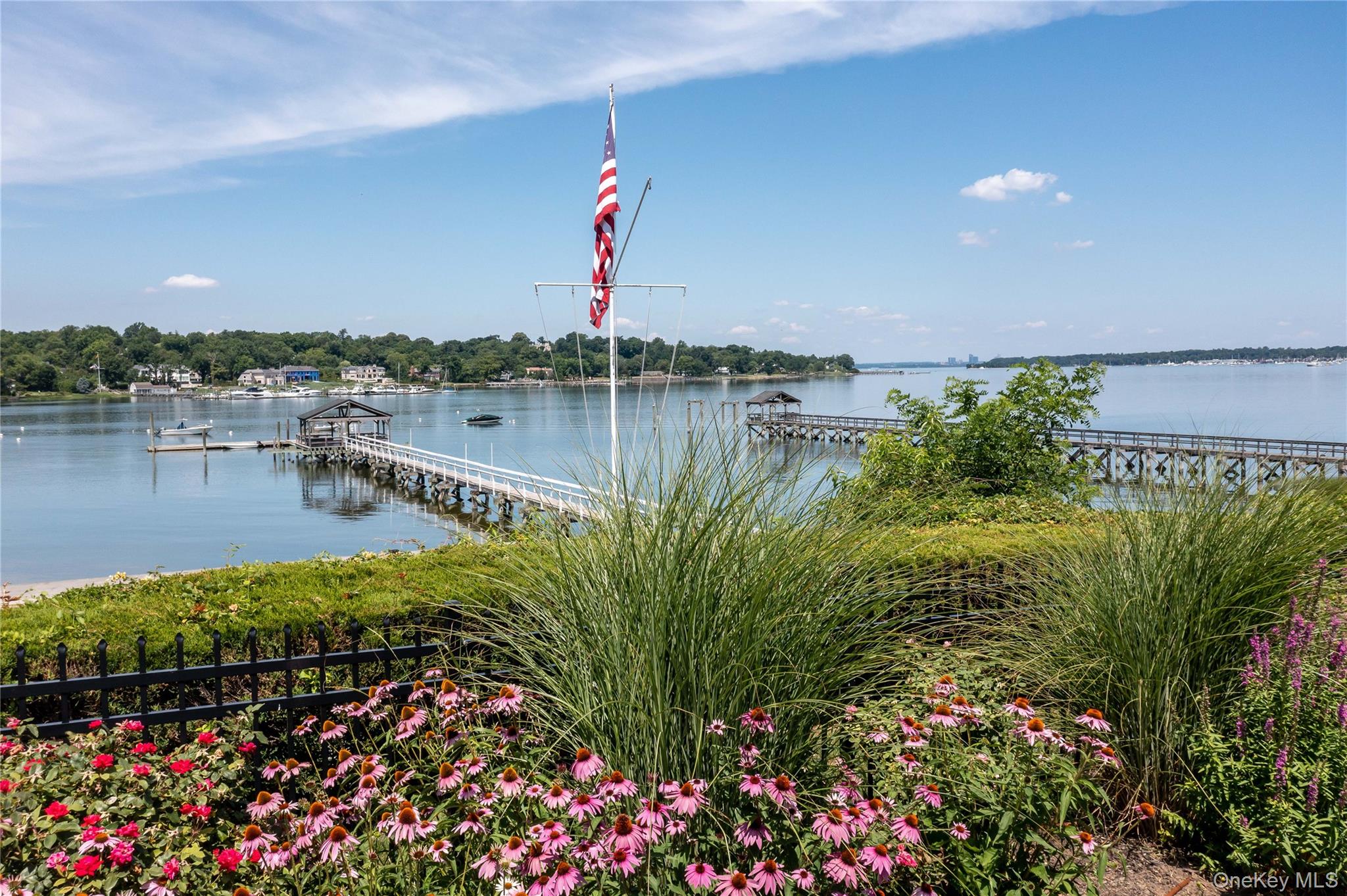 2 Stonytown Road, Manhasset, NY 11030