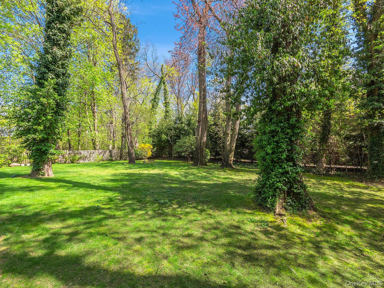 2 Stonytown Road, Manhasset, NY 11030