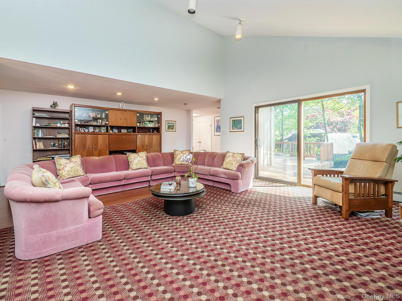 2 Stonytown Road, Manhasset, NY 11030