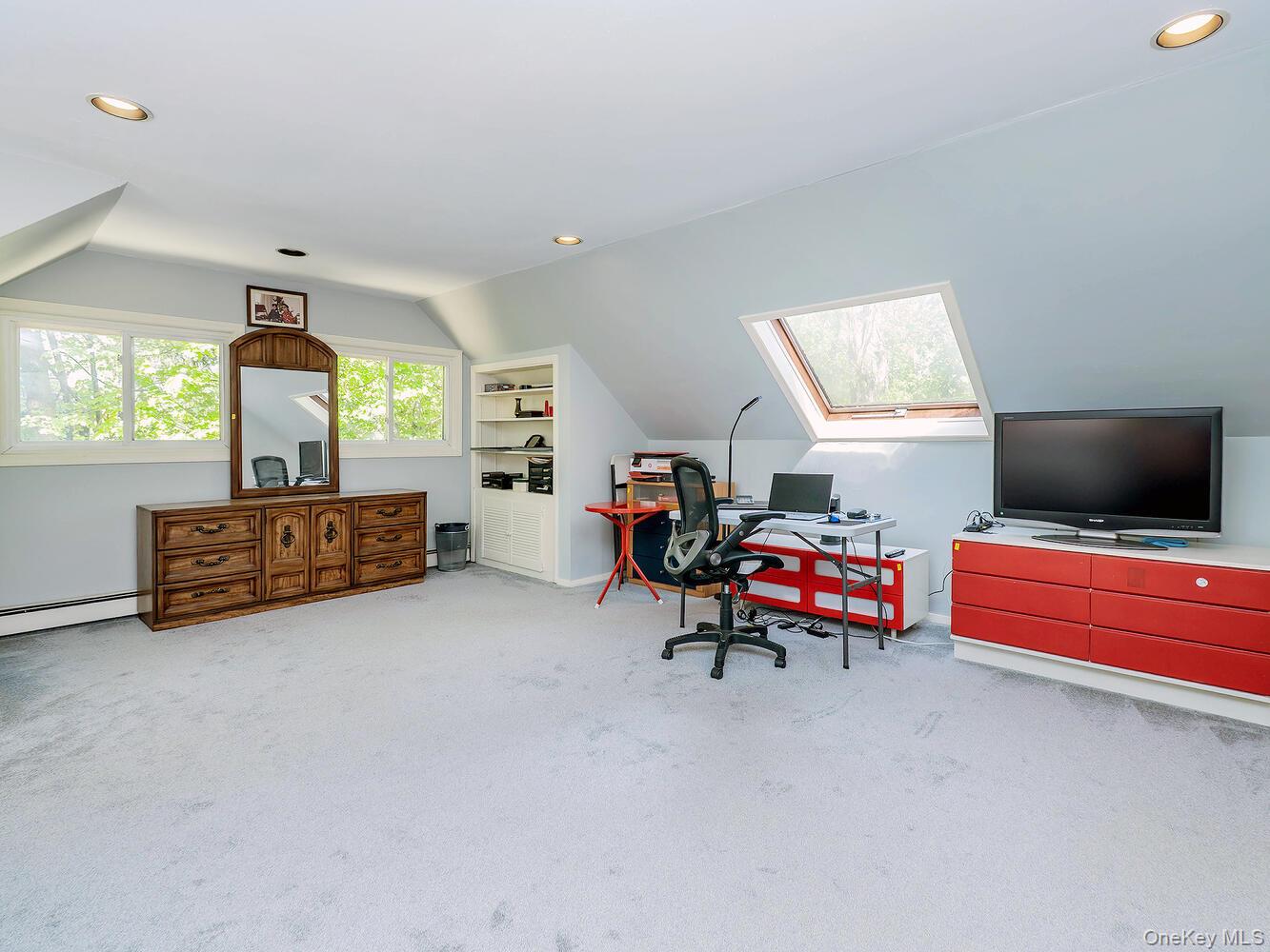 2 Stonytown Road, Manhasset, NY 11030