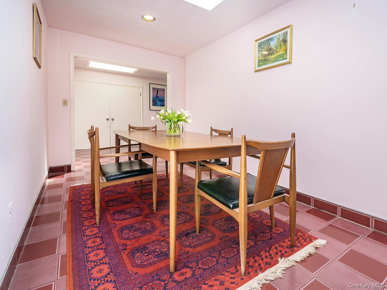 2 Stonytown Road, Manhasset, NY 11030