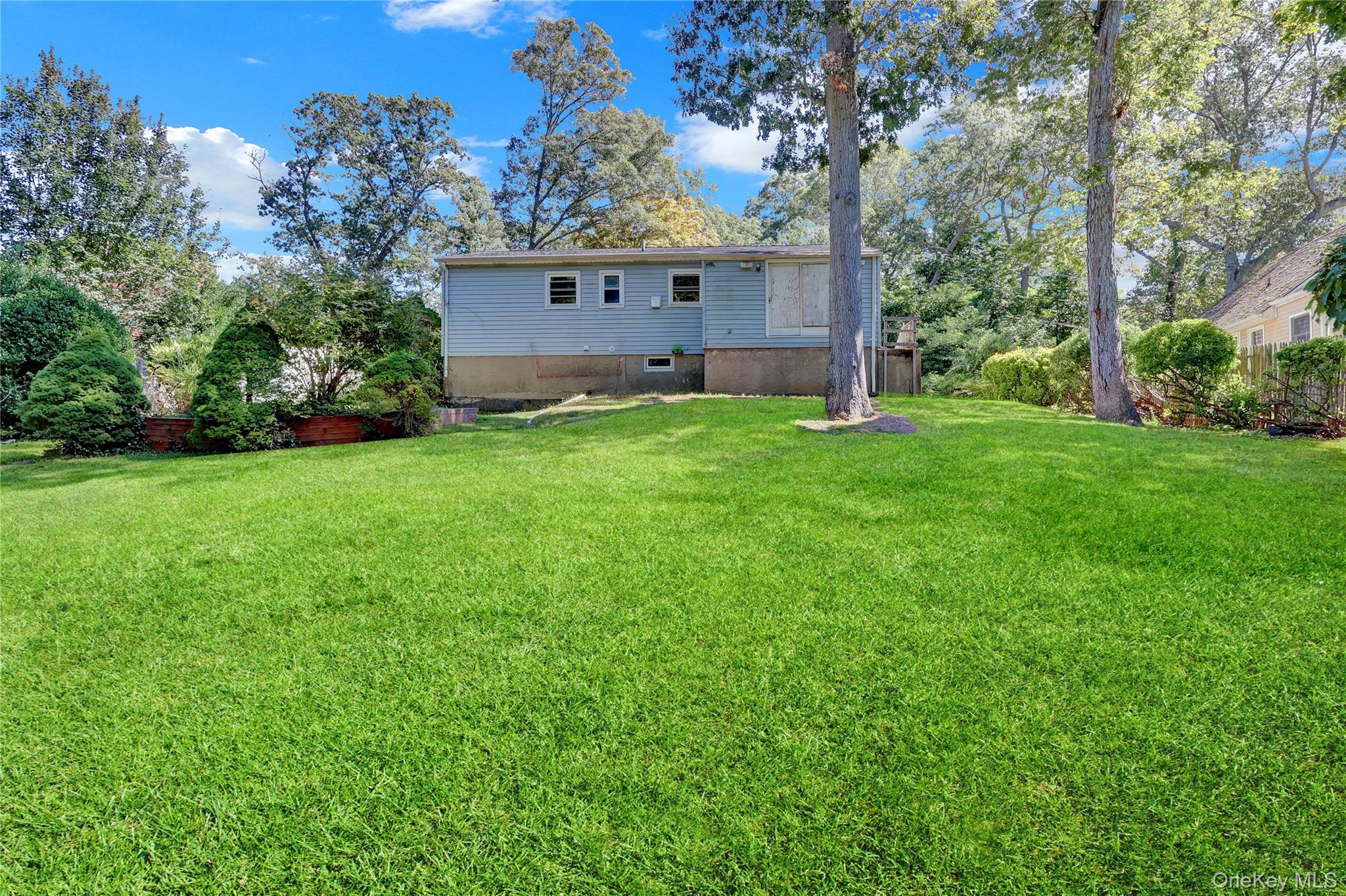 6 Palm Road, Rocky Point, NY 11778