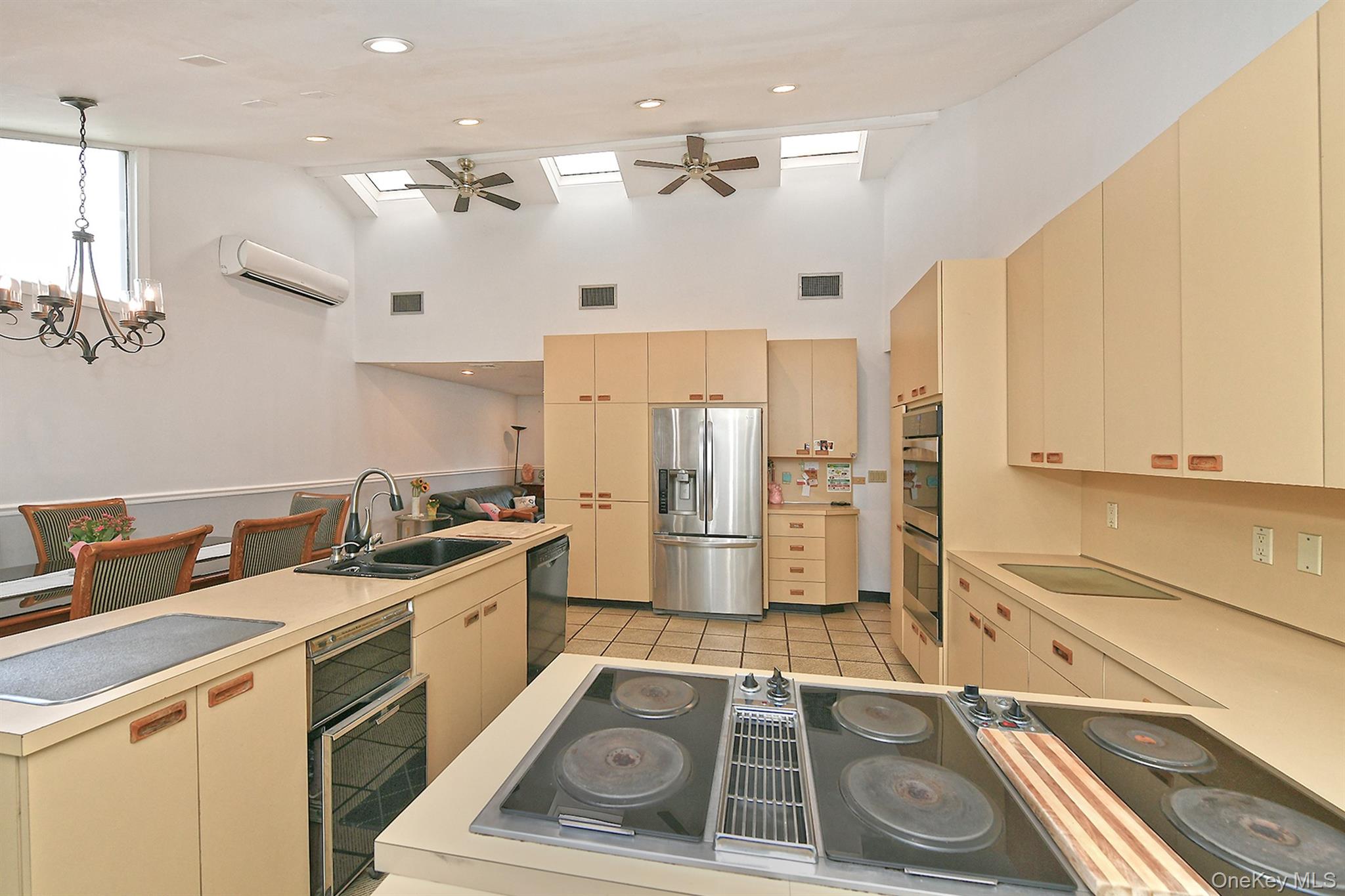 105 Roxton Road, Plainview, NY 11803