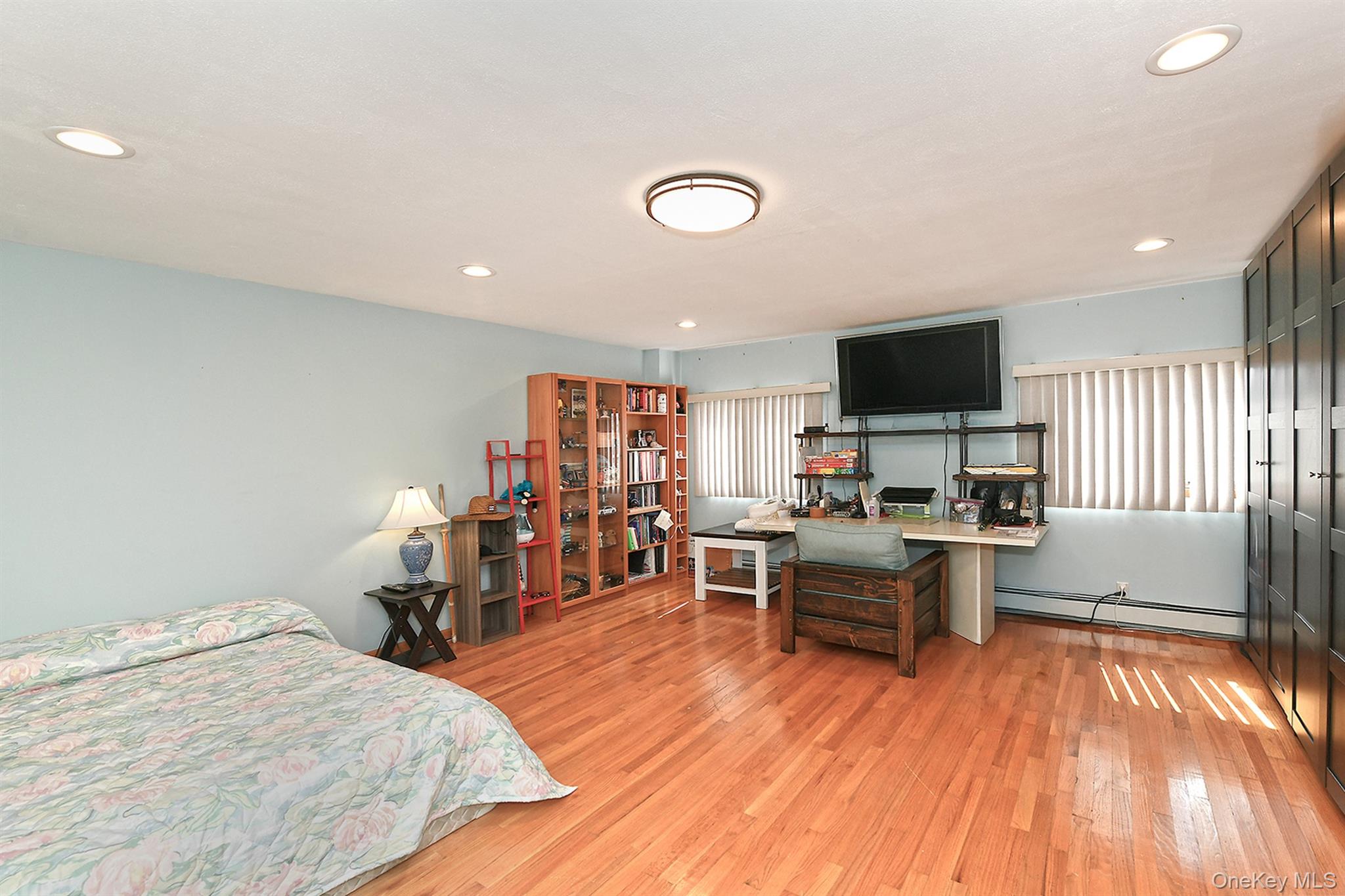 105 Roxton Road, Plainview, NY 11803