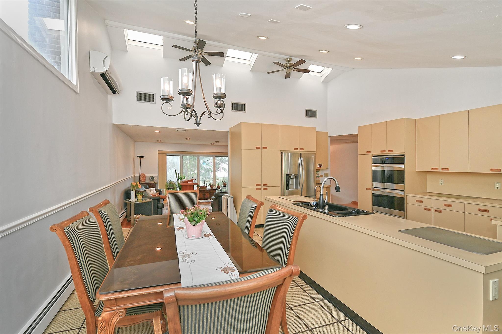 105 Roxton Road, Plainview, NY 11803