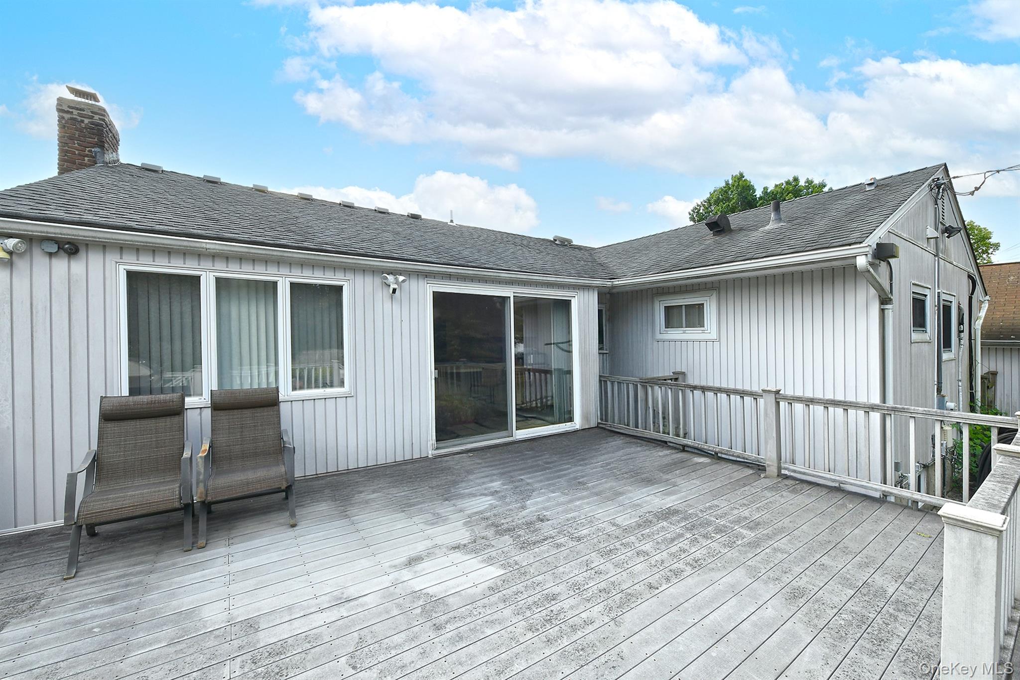 105 Roxton Road, Plainview, NY 11803