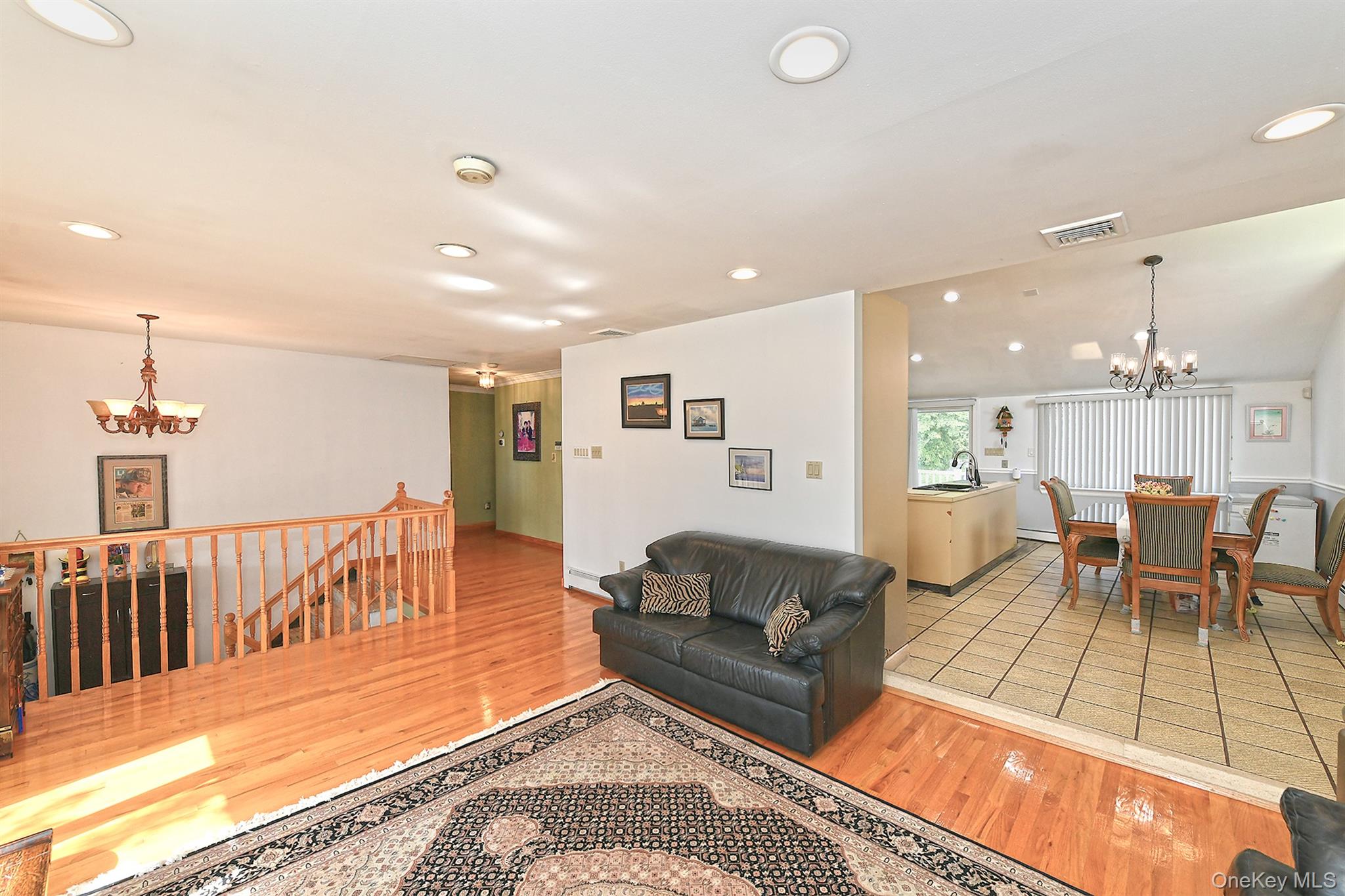 105 Roxton Road, Plainview, NY 11803