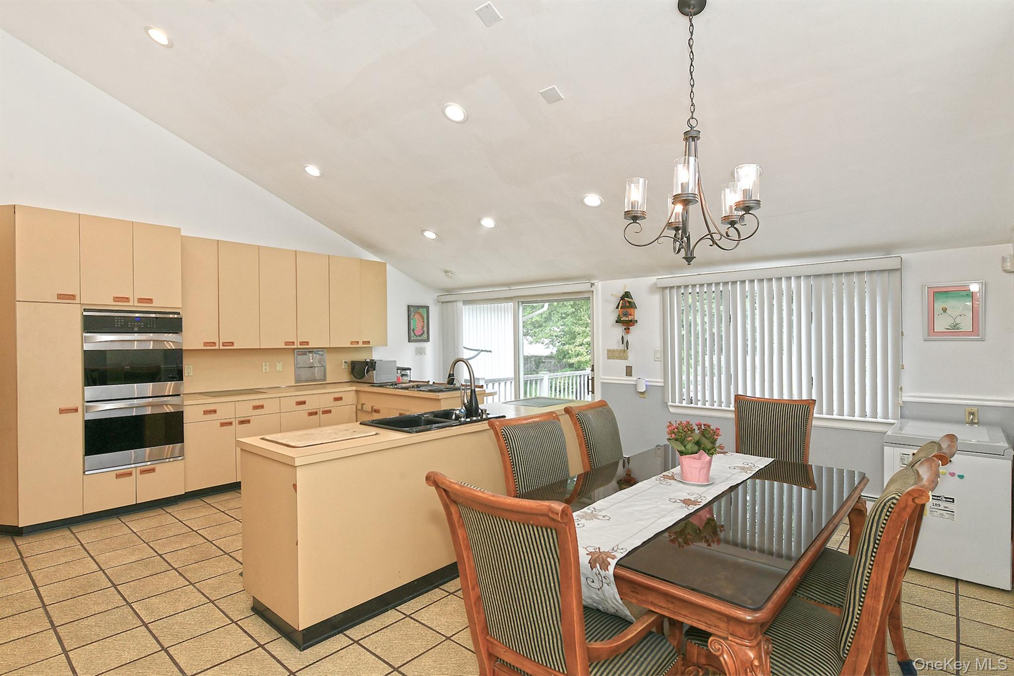 105 Roxton Road, Plainview, NY 11803