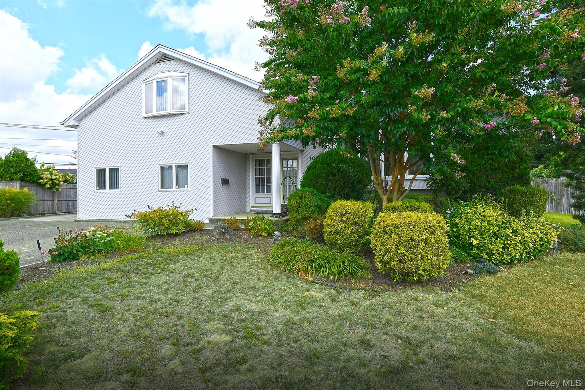 105 Roxton Road, Plainview, NY 11803