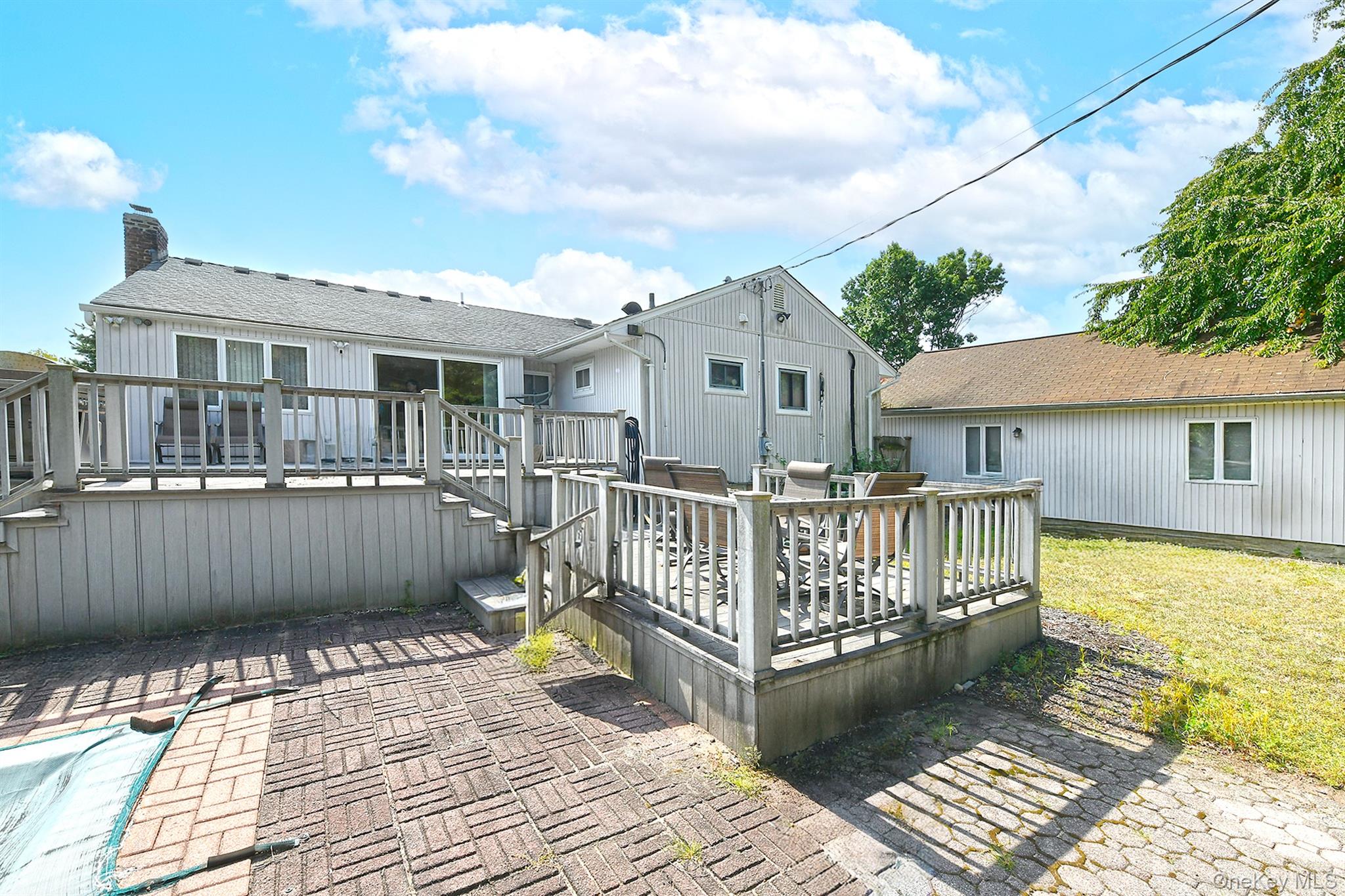 105 Roxton Road, Plainview, NY 11803