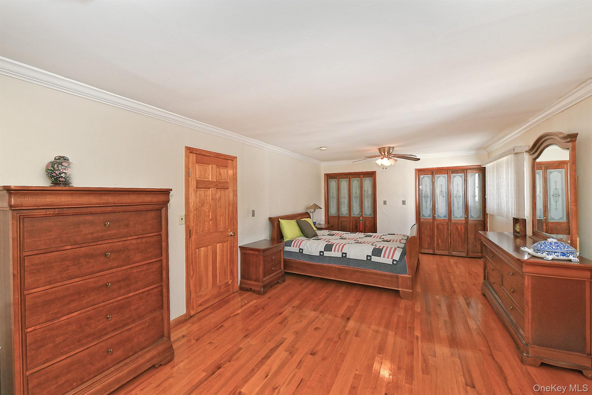 105 Roxton Road, Plainview, NY 11803