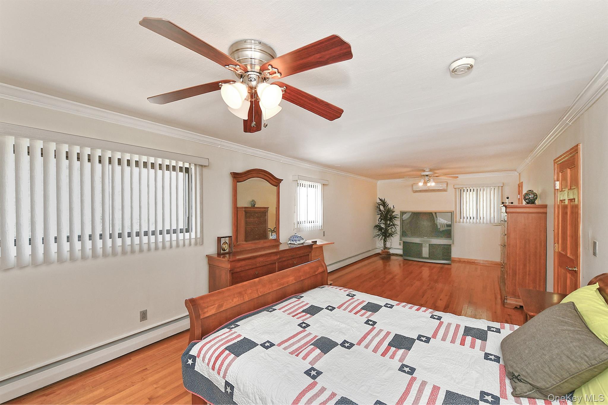 105 Roxton Road, Plainview, NY 11803