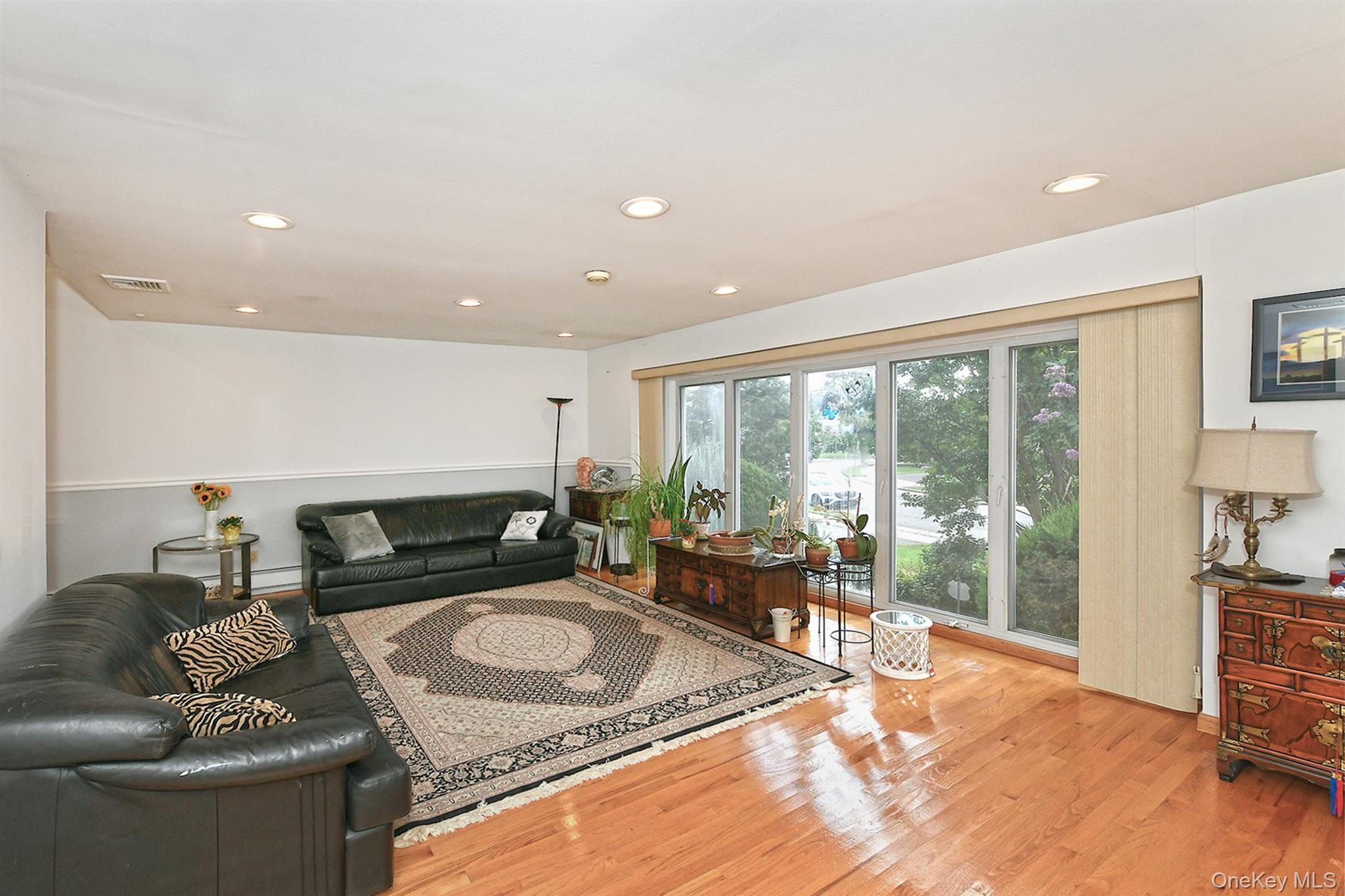 105 Roxton Road, Plainview, NY 11803