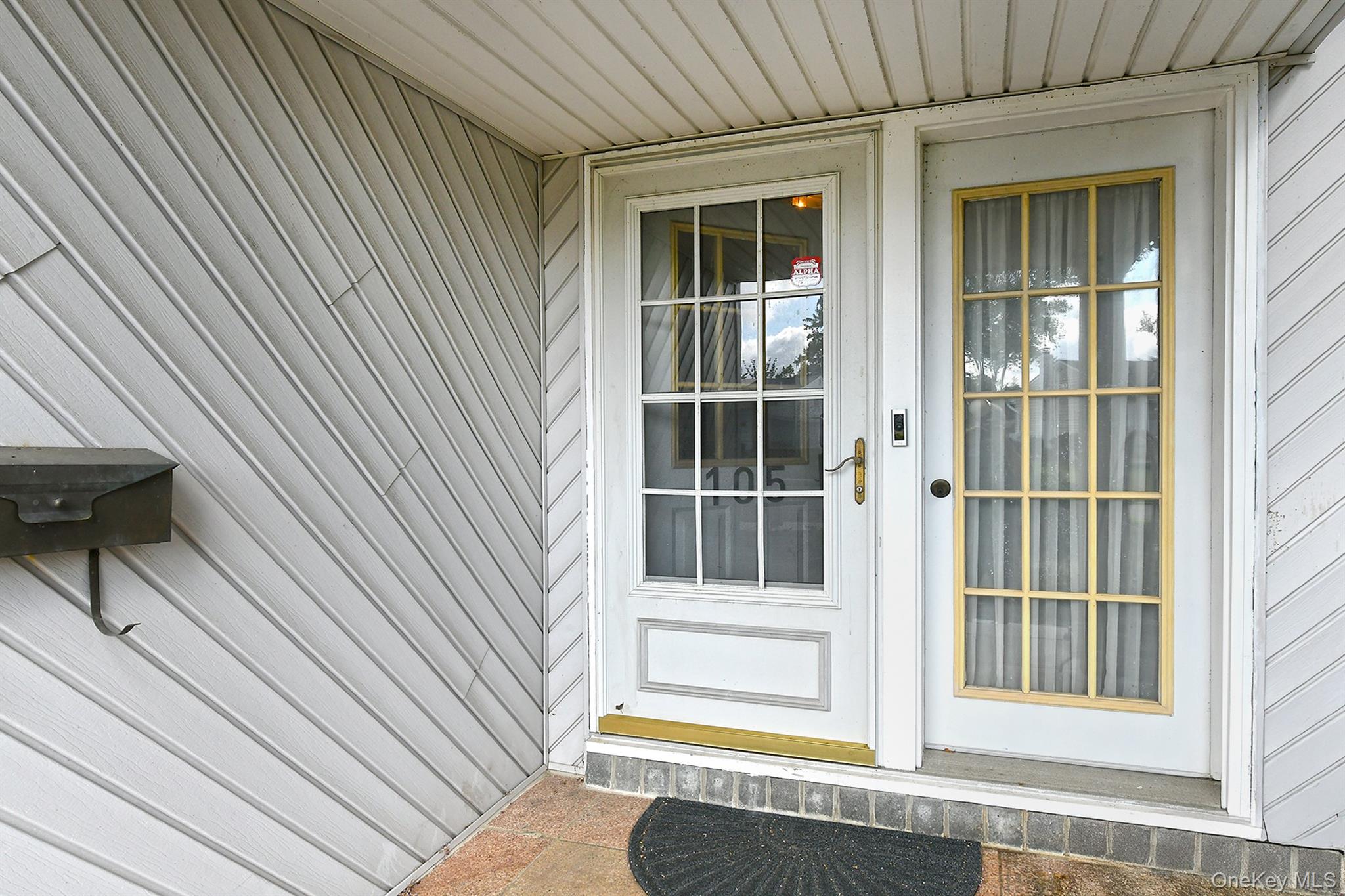 105 Roxton Road, Plainview, NY 11803