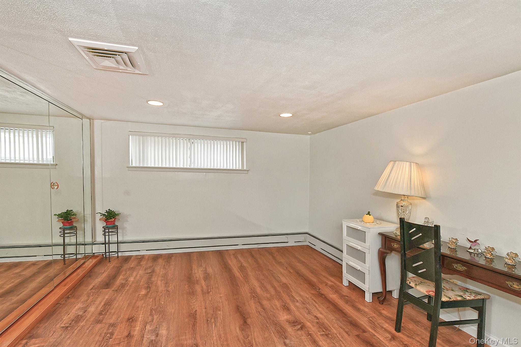 105 Roxton Road, Plainview, NY 11803