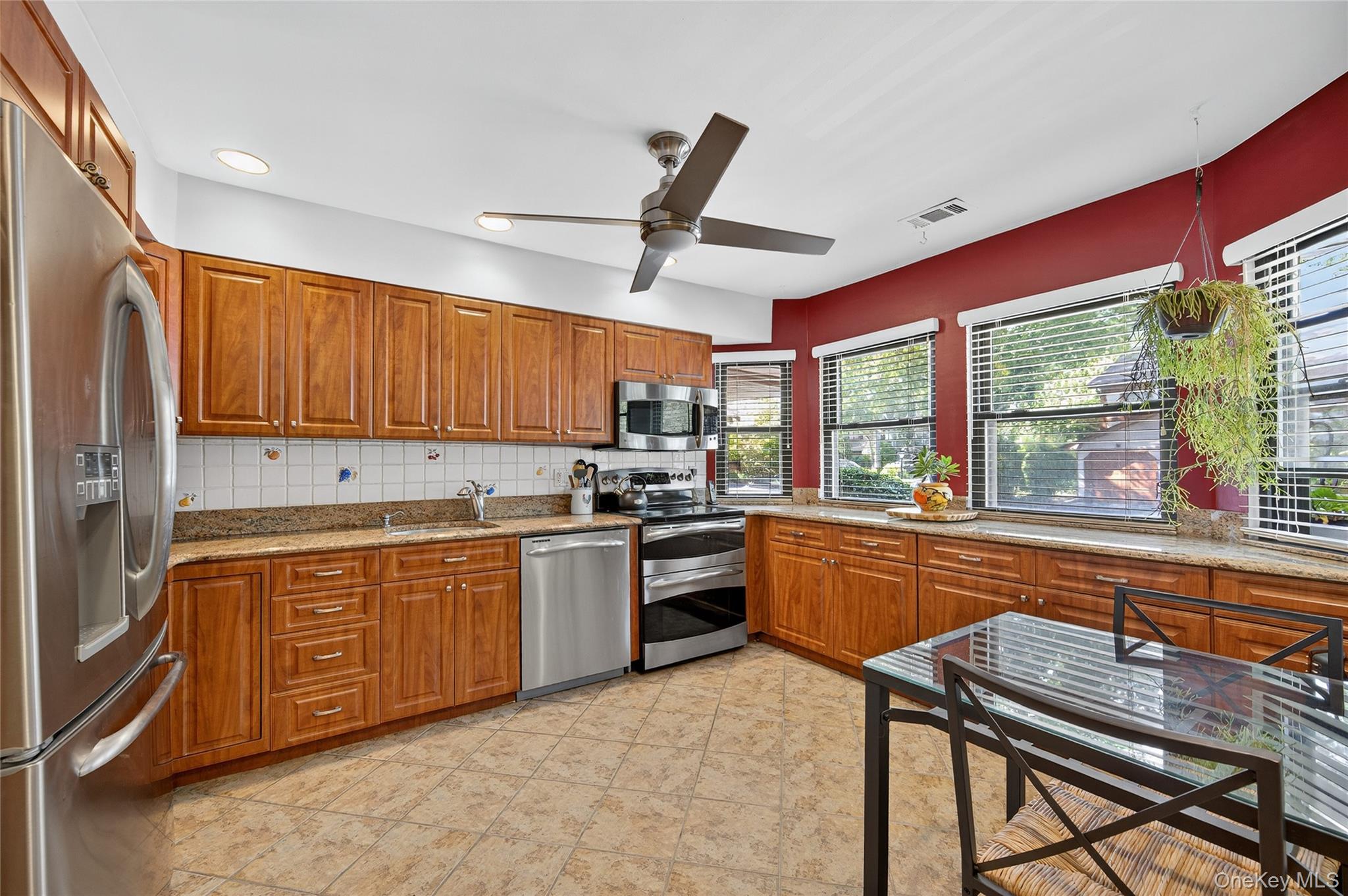 12 Hampton Way, Woodbury, NY 11797