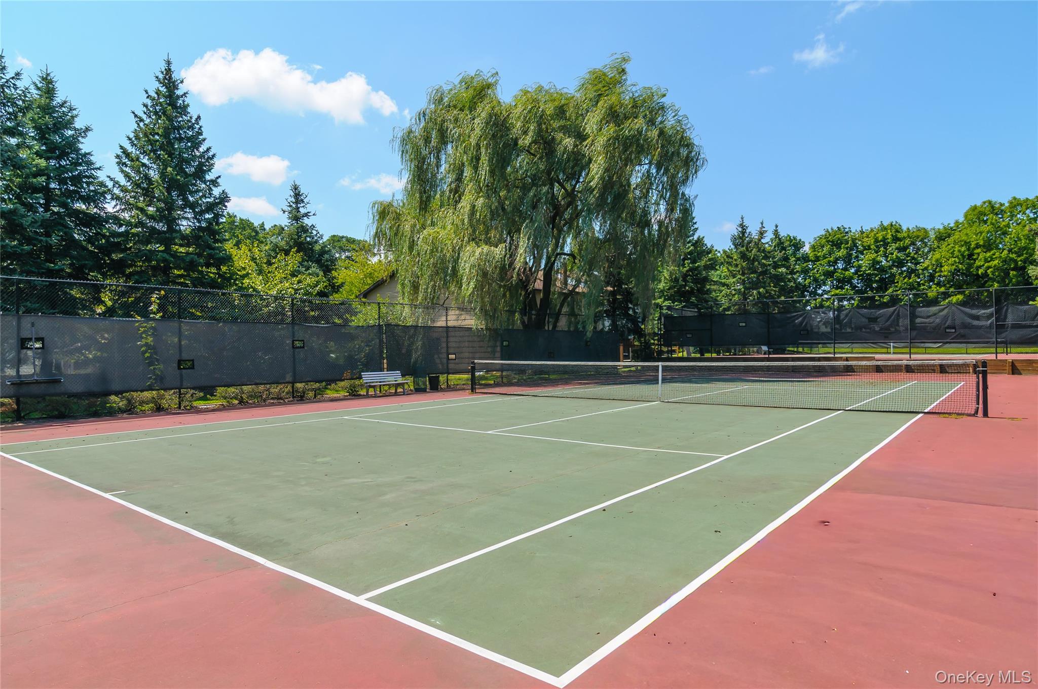 12 Hampton Way, Woodbury, NY 11797