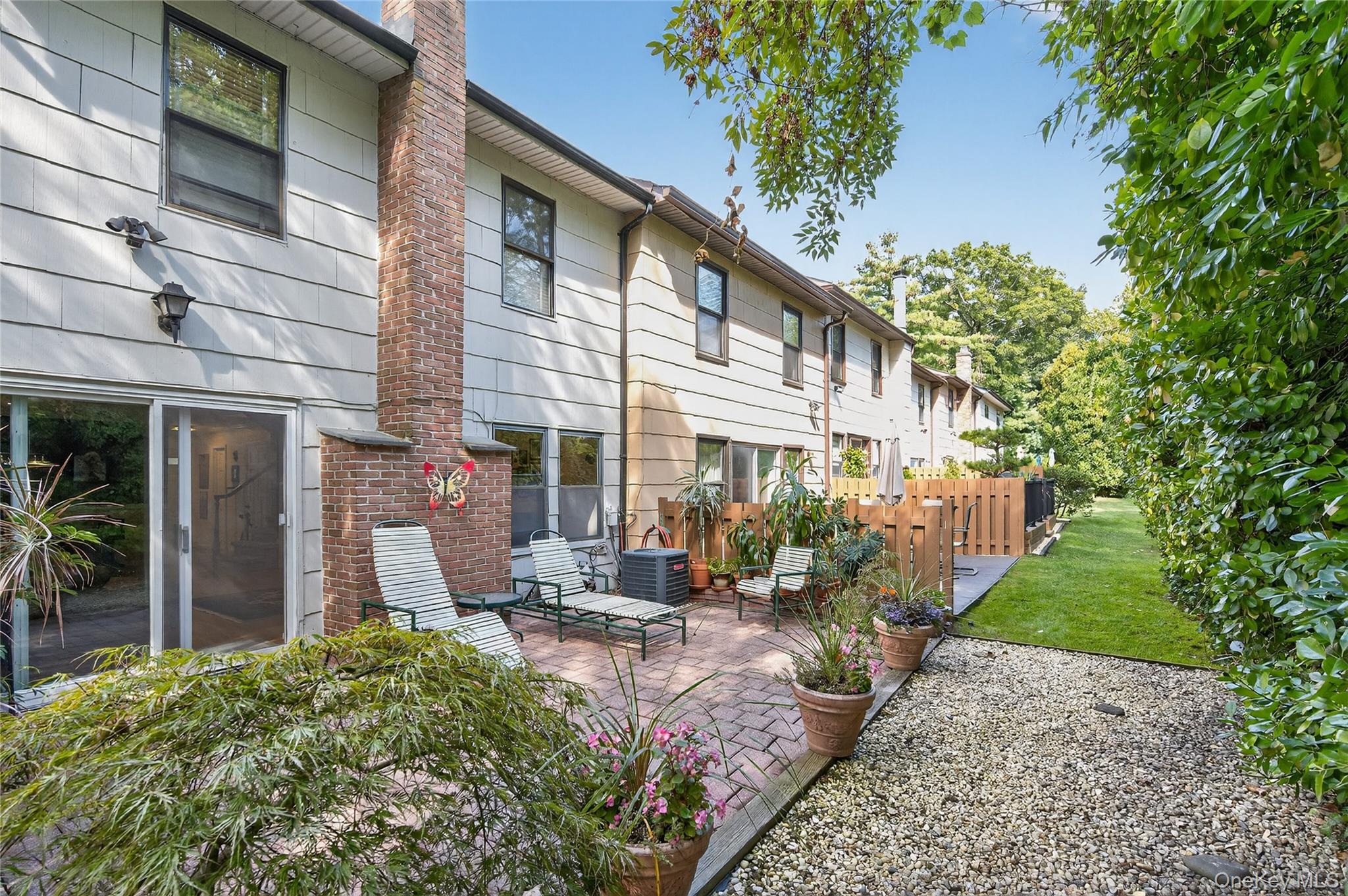 12 Hampton Way, Woodbury, NY 11797