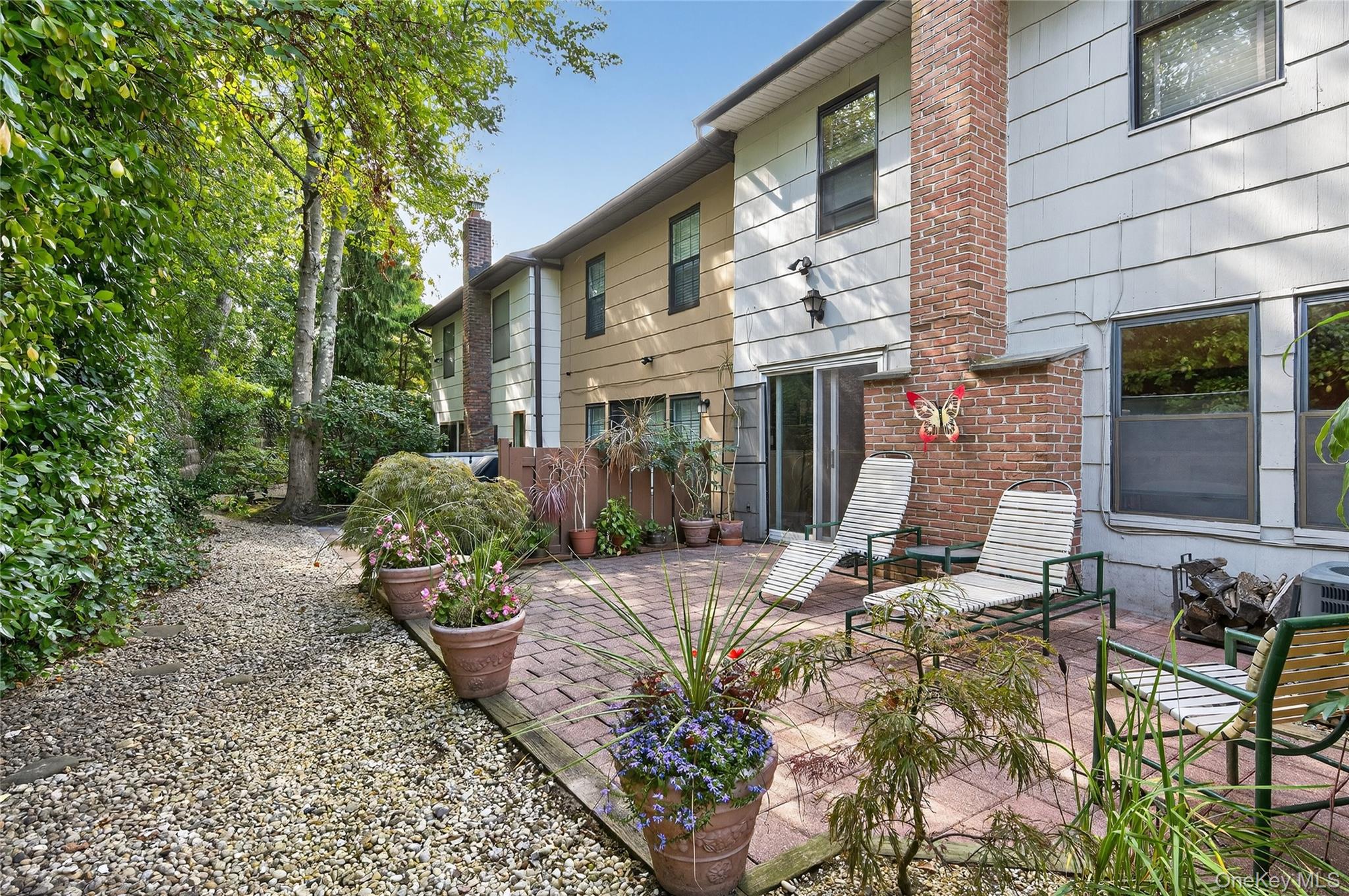 12 Hampton Way, Woodbury, NY 11797