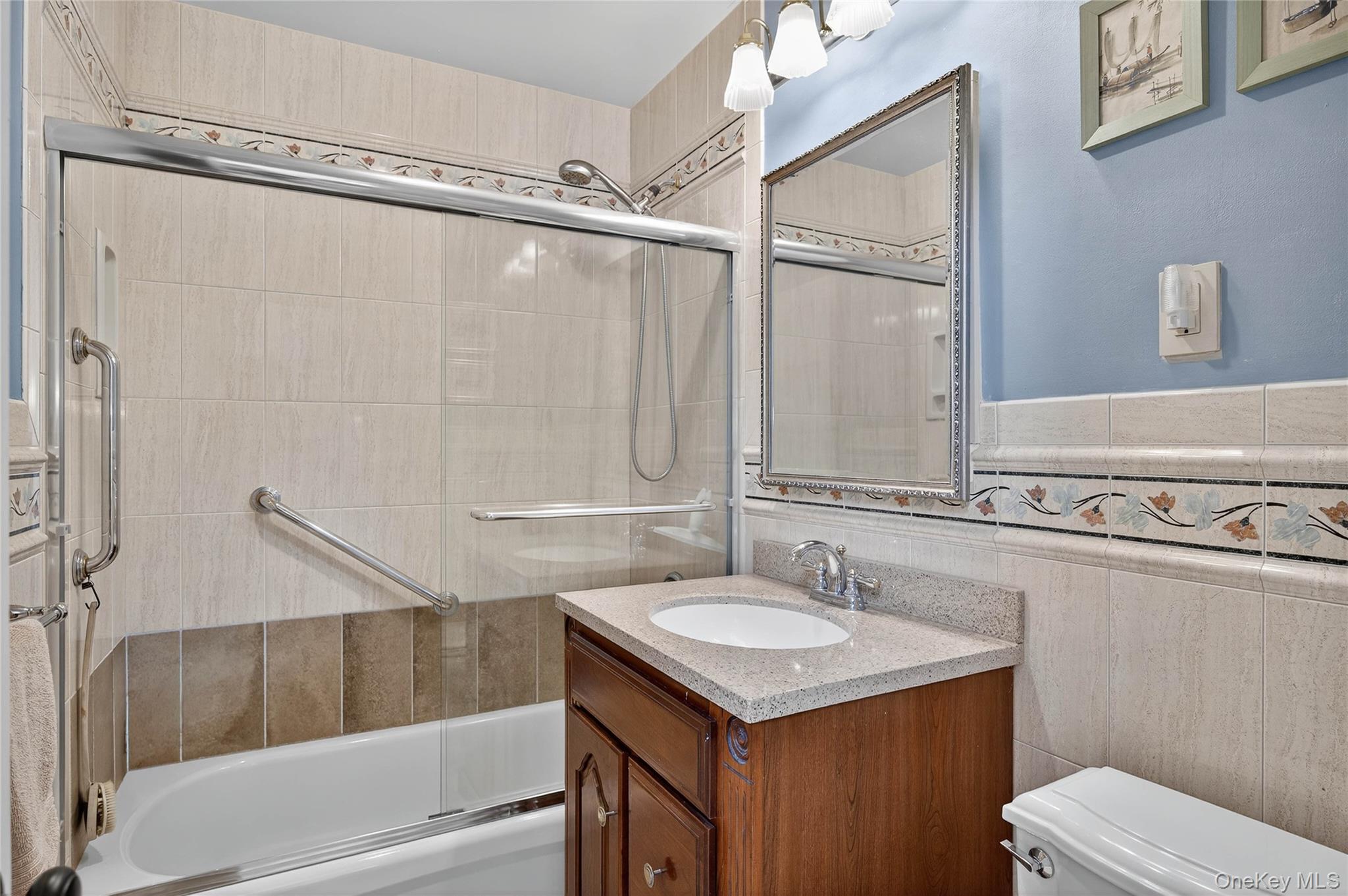 12 Hampton Way, Woodbury, NY 11797