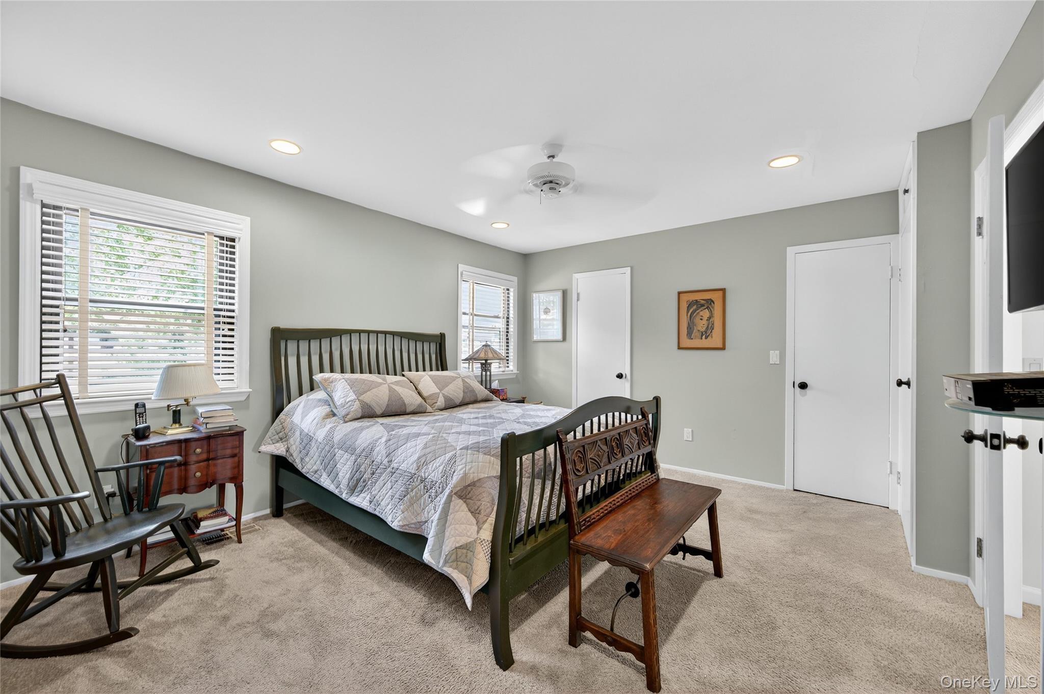 12 Hampton Way, Woodbury, NY 11797