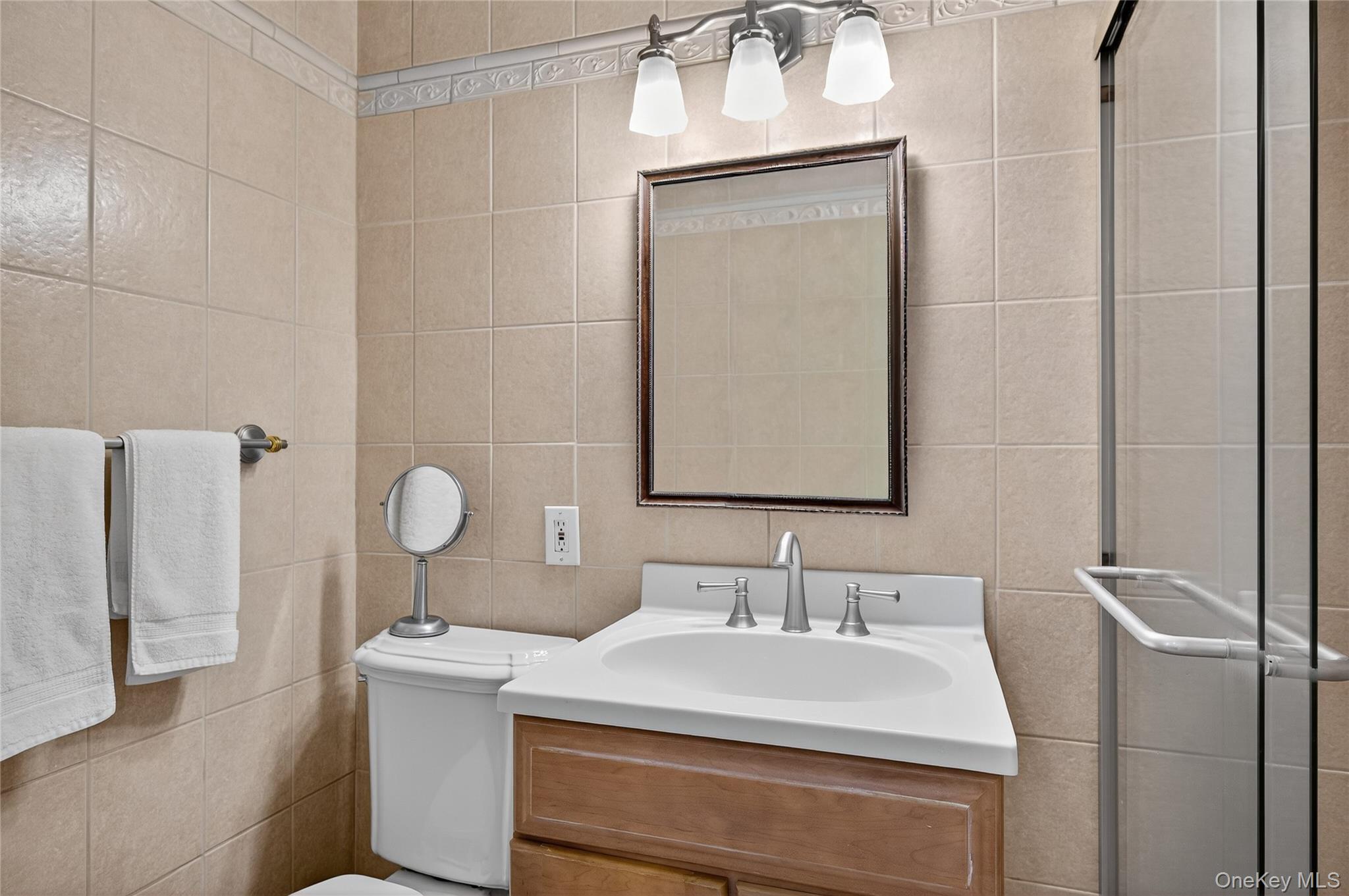 12 Hampton Way, Woodbury, NY 11797