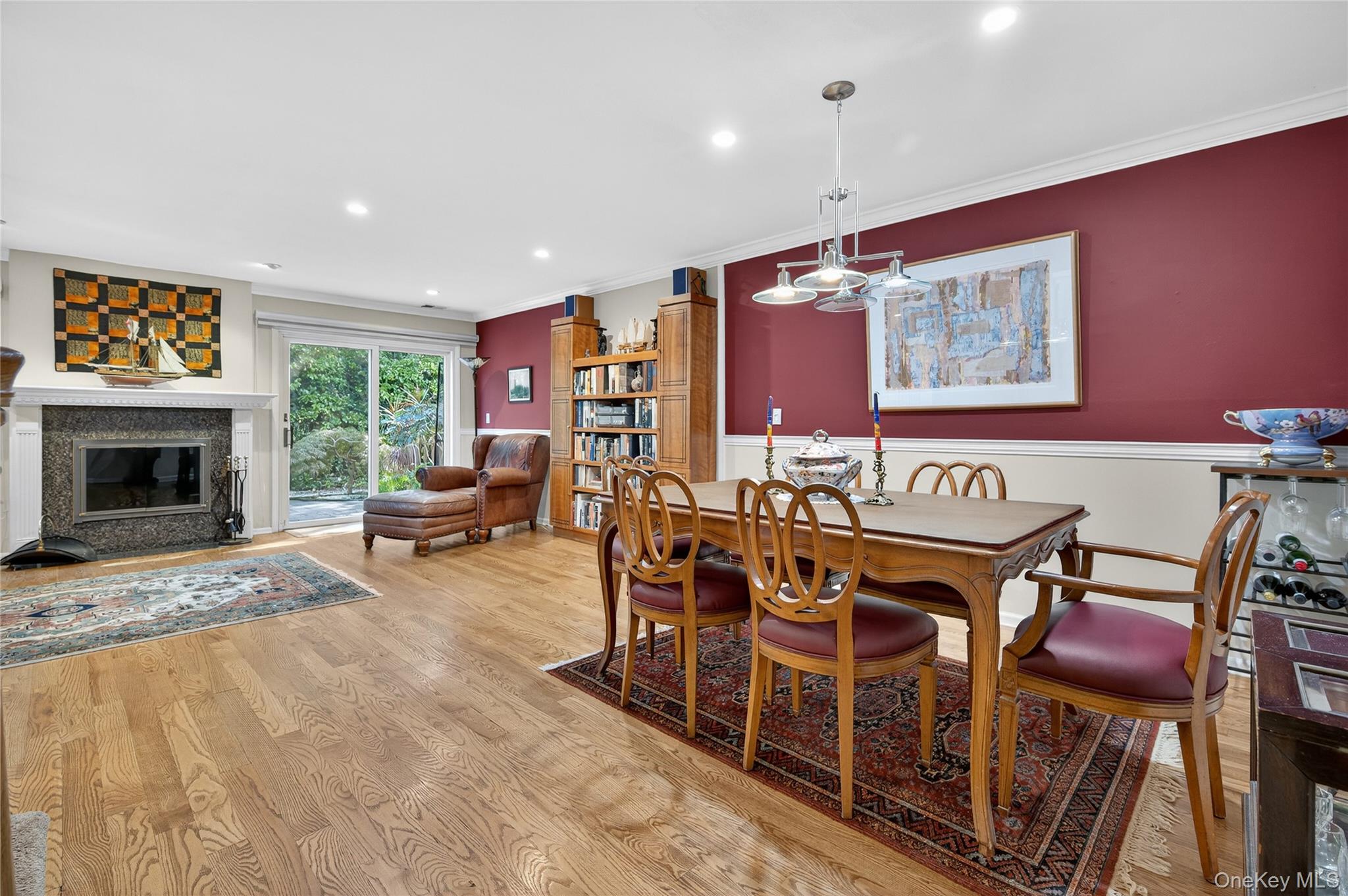 12 Hampton Way, Woodbury, NY 11797