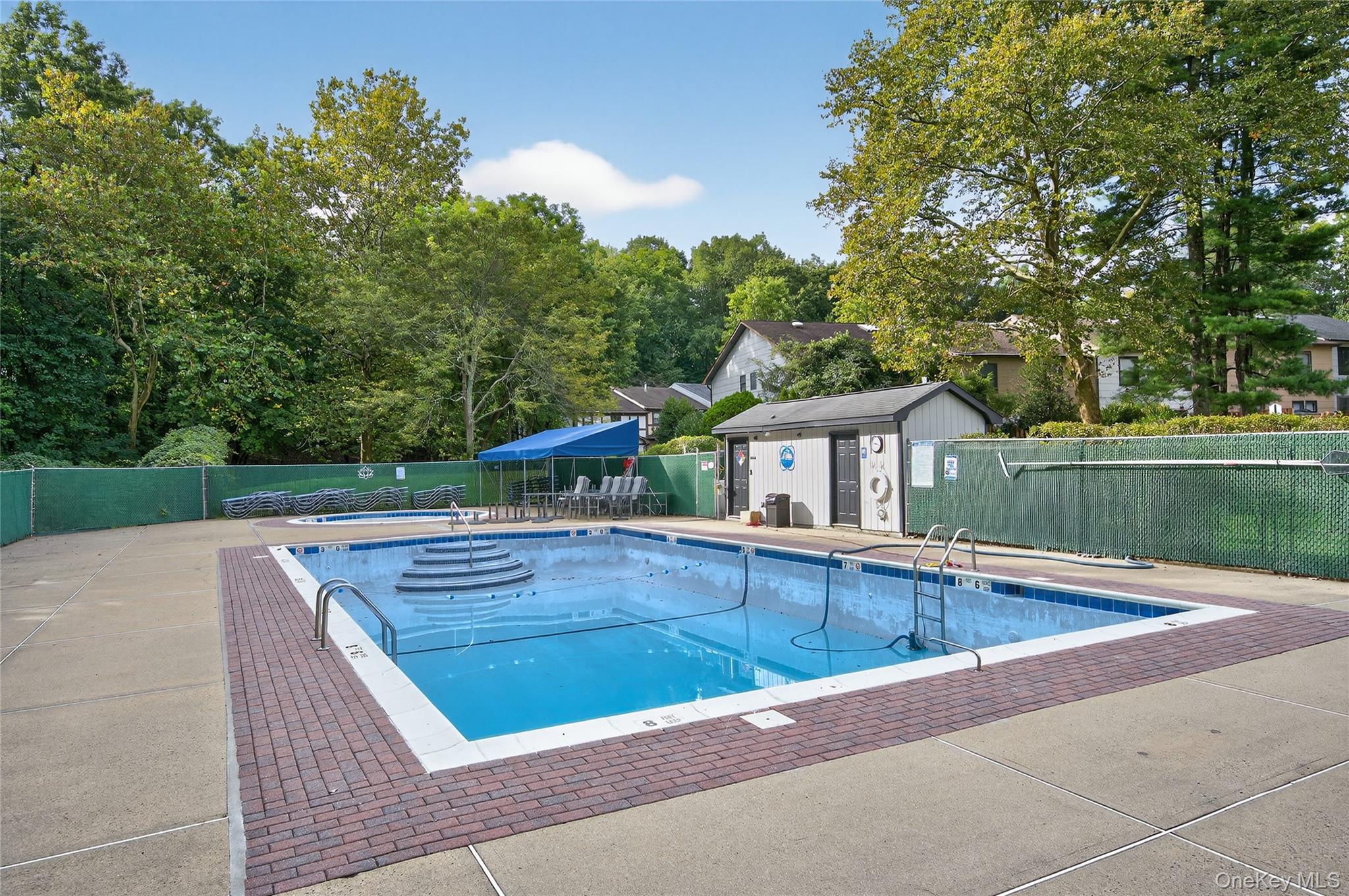 12 Hampton Way, Woodbury, NY 11797