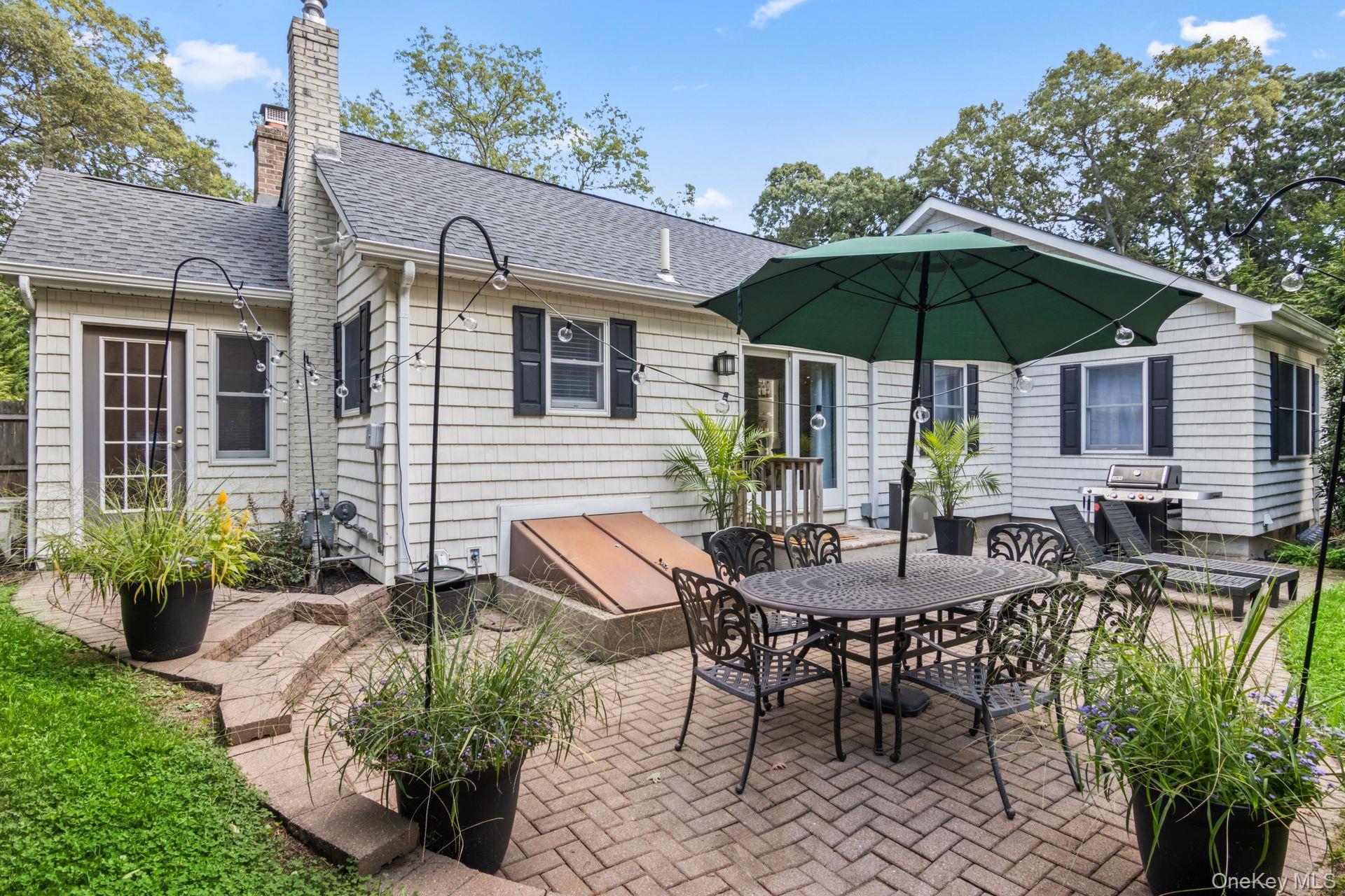 40 Quaker Path, Stony Brook, NY 11790