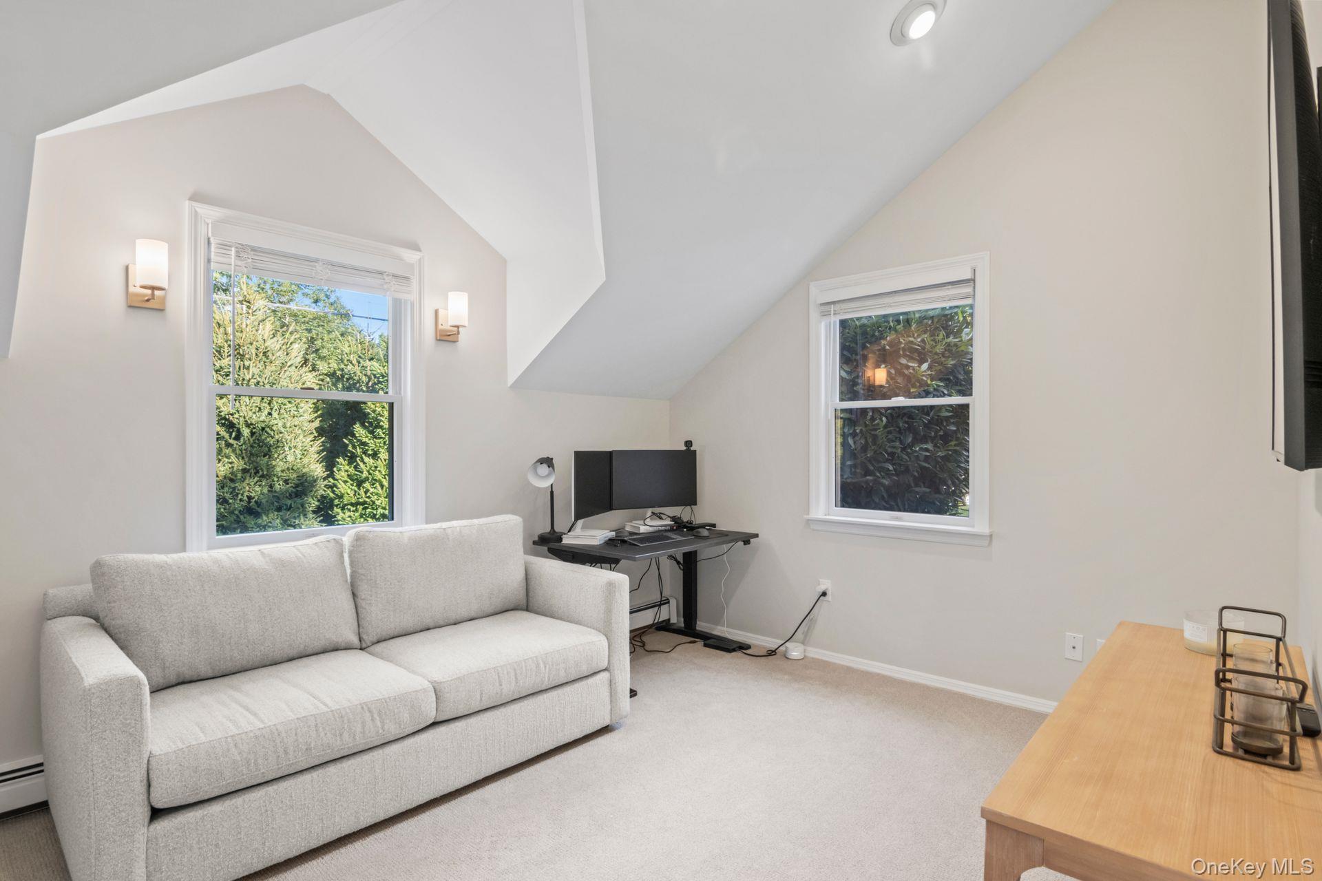 40 Quaker Path, Stony Brook, NY 11790