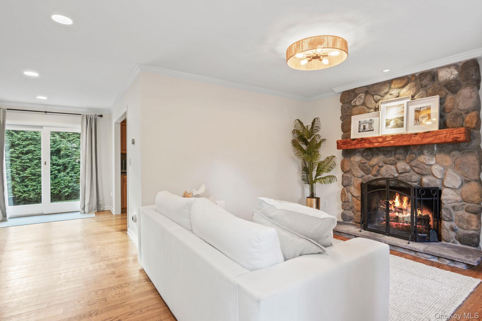 40 Quaker Path, Stony Brook, NY 11790