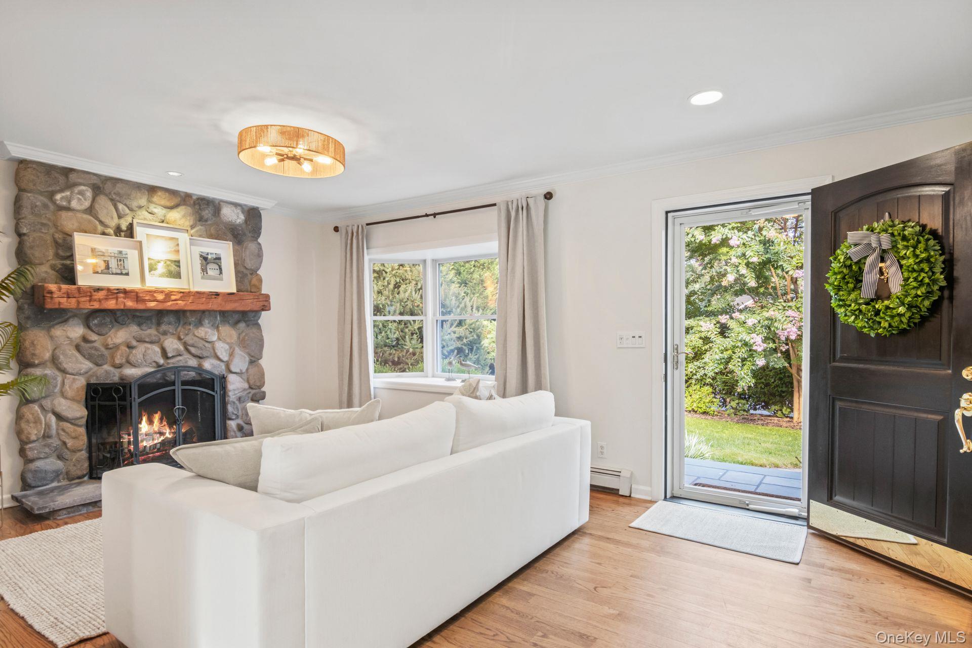 40 Quaker Path, Stony Brook, NY 11790