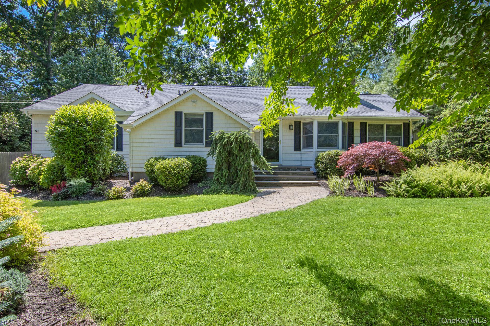 40 Quaker Path, Stony Brook, NY 11790