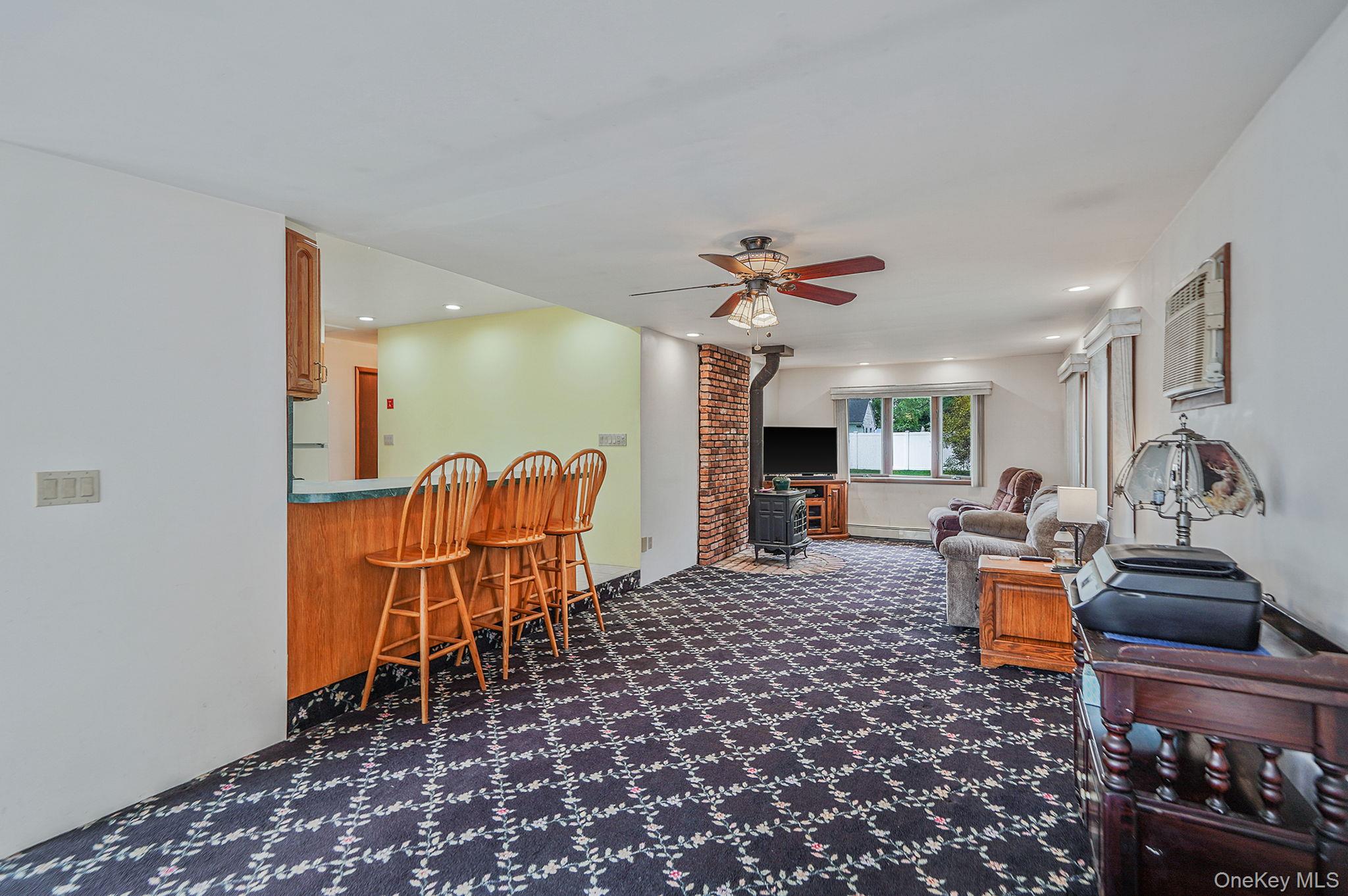 14 Garden Court, Bay Shore, NY 11706