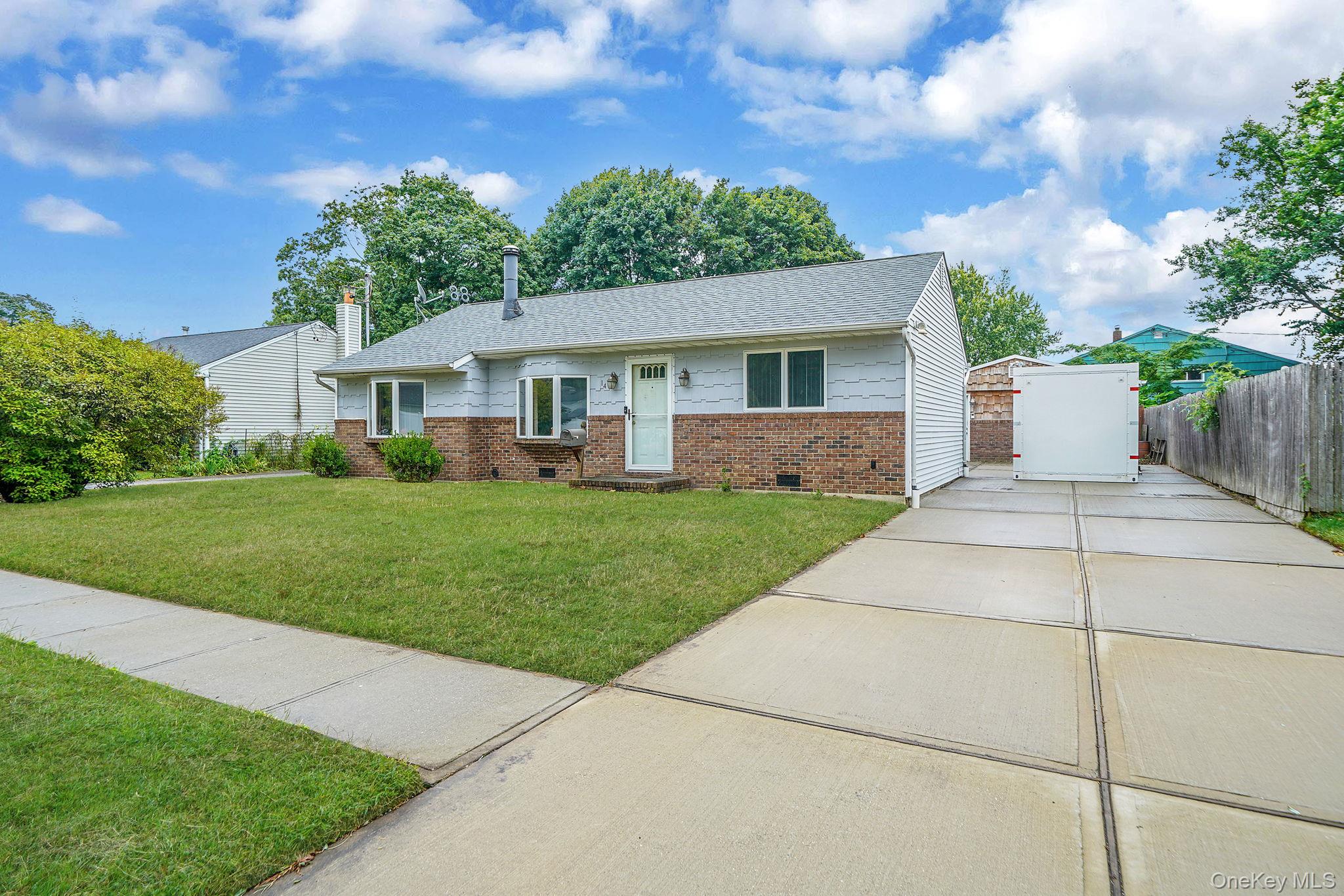 14 Garden Court, Bay Shore, NY 11706