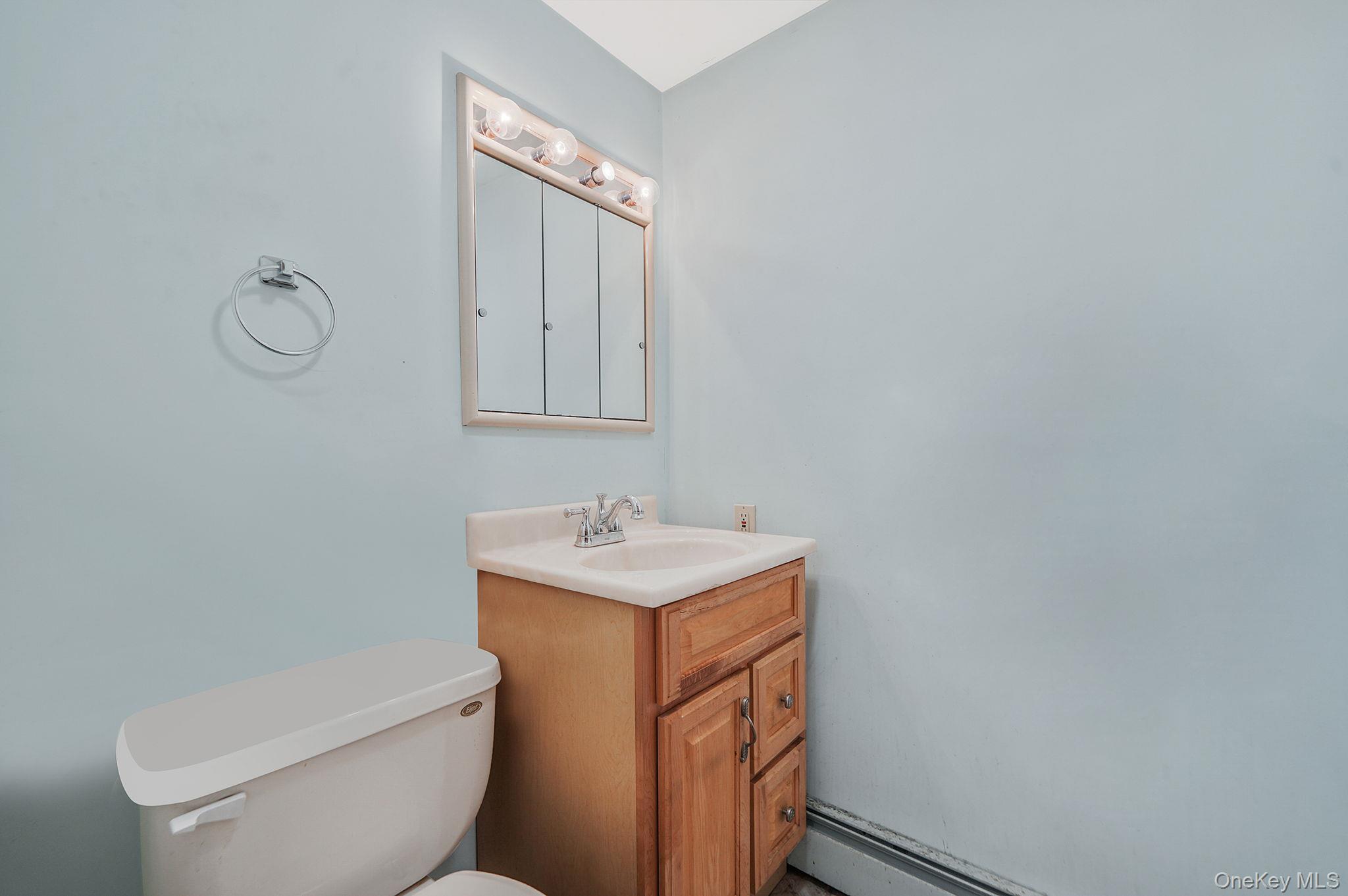 14 Garden Court, Bay Shore, NY 11706