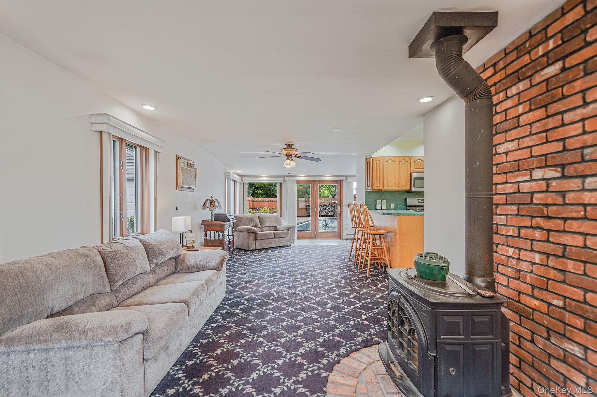 14 Garden Court, Bay Shore, NY 11706