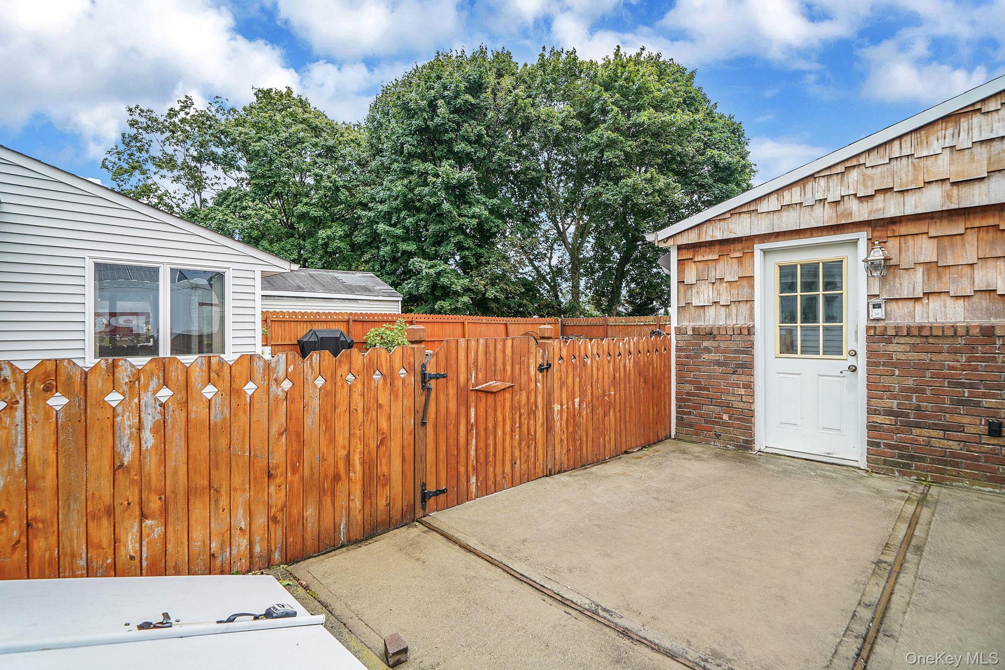 14 Garden Court, Bay Shore, NY 11706