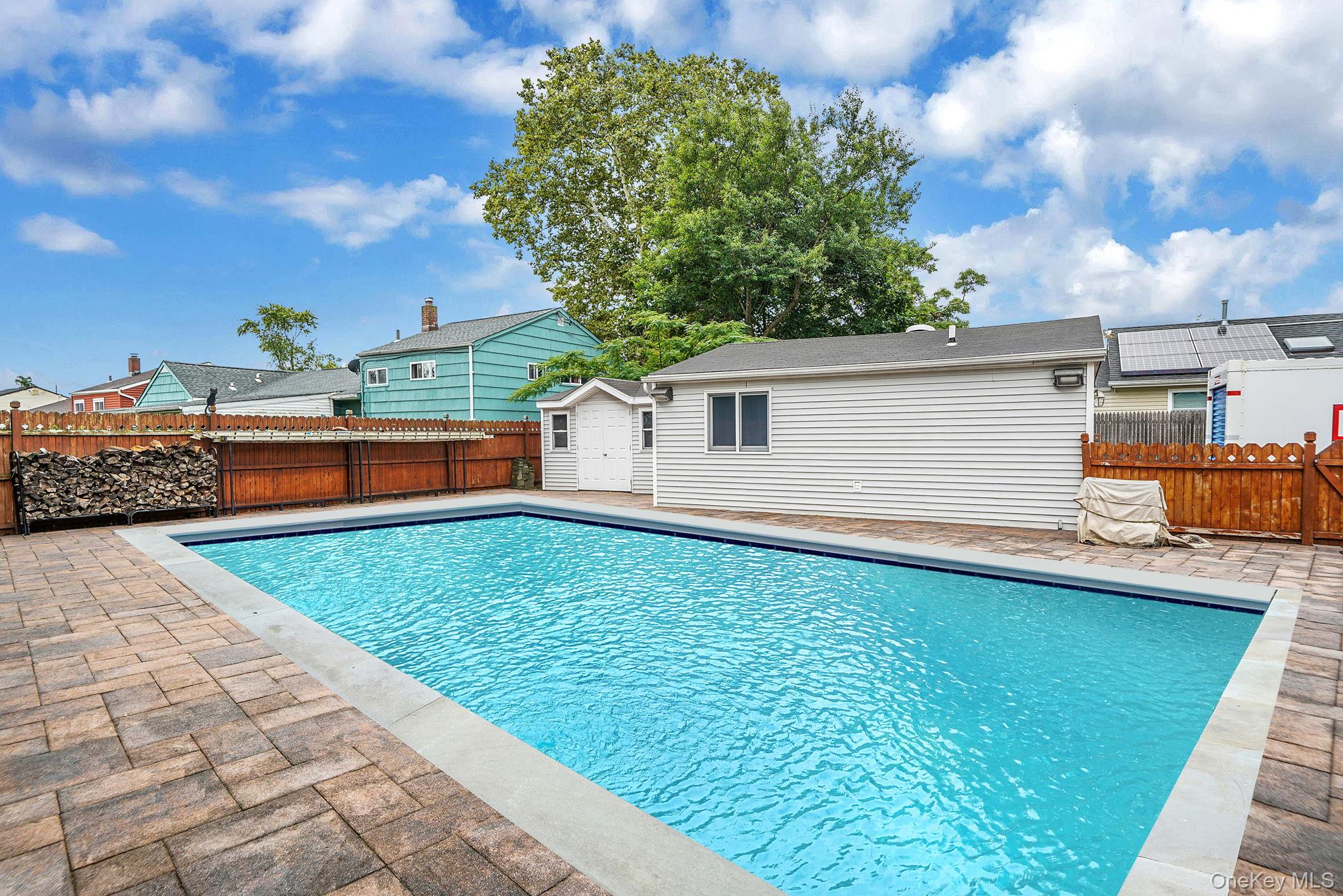 14 Garden Court, Bay Shore, NY 11706