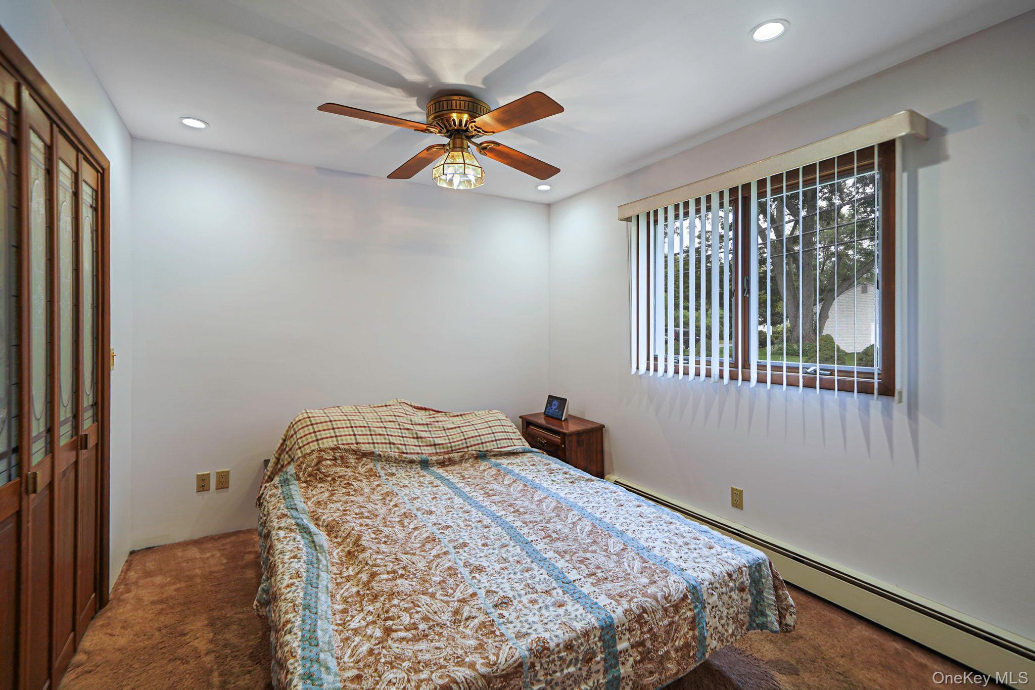 14 Garden Court, Bay Shore, NY 11706