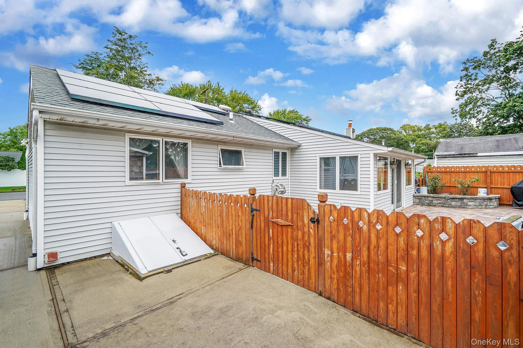 14 Garden Court, Bay Shore, NY 11706