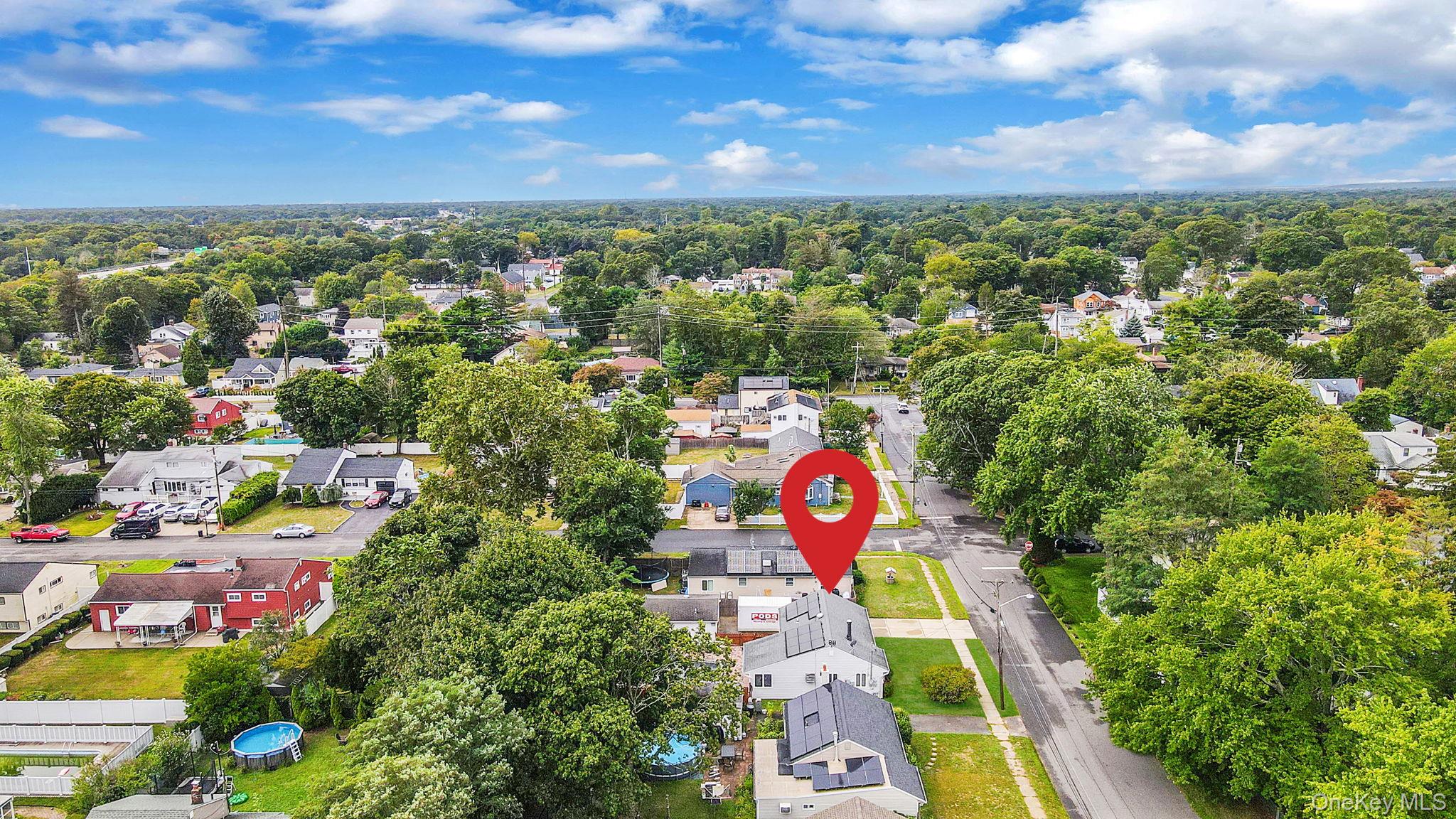 14 Garden Court, Bay Shore, NY 11706